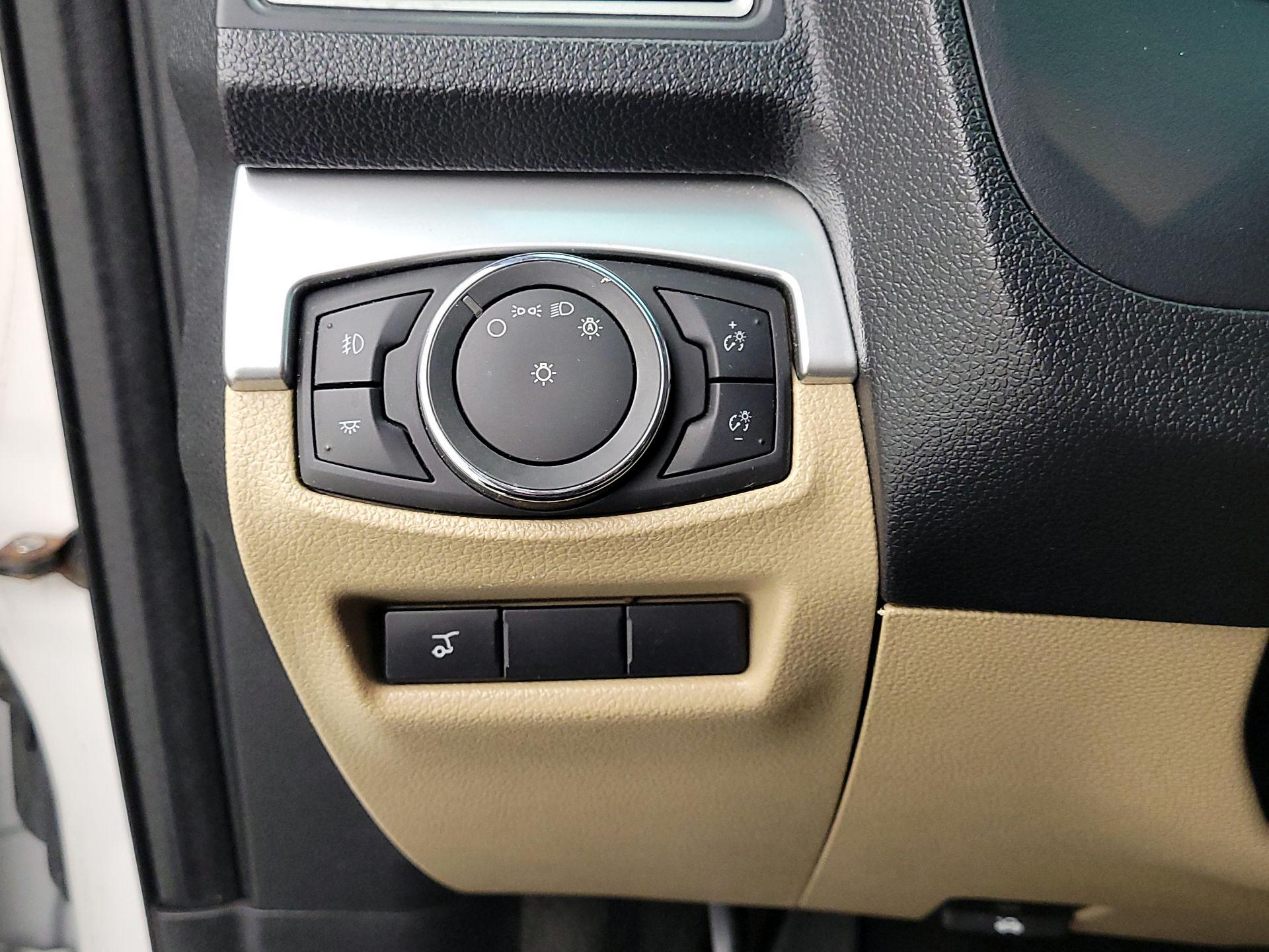 Thumbnail: 2016 Ford Explorer - 13