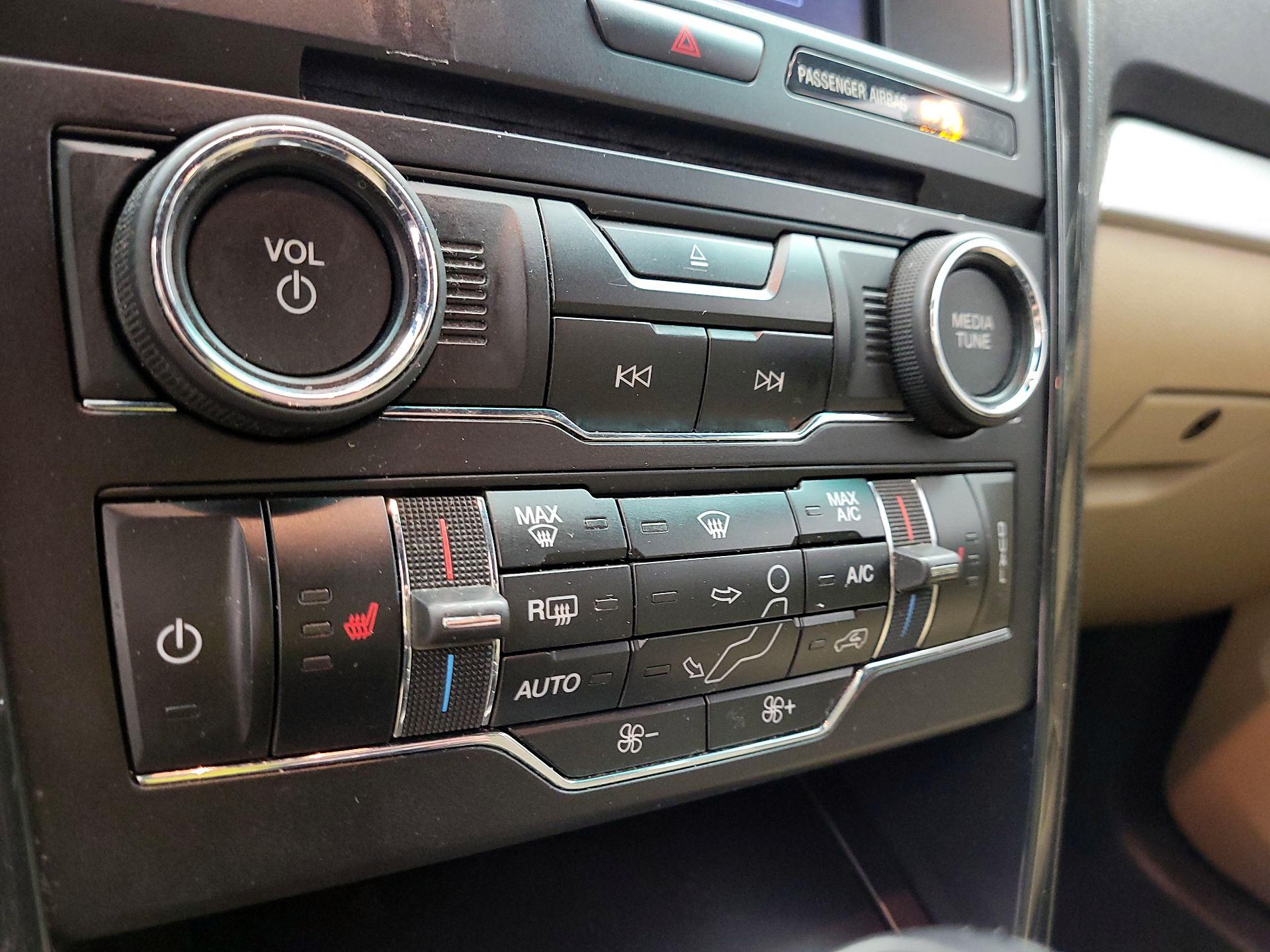 Thumbnail: 2016 Ford Explorer - 17