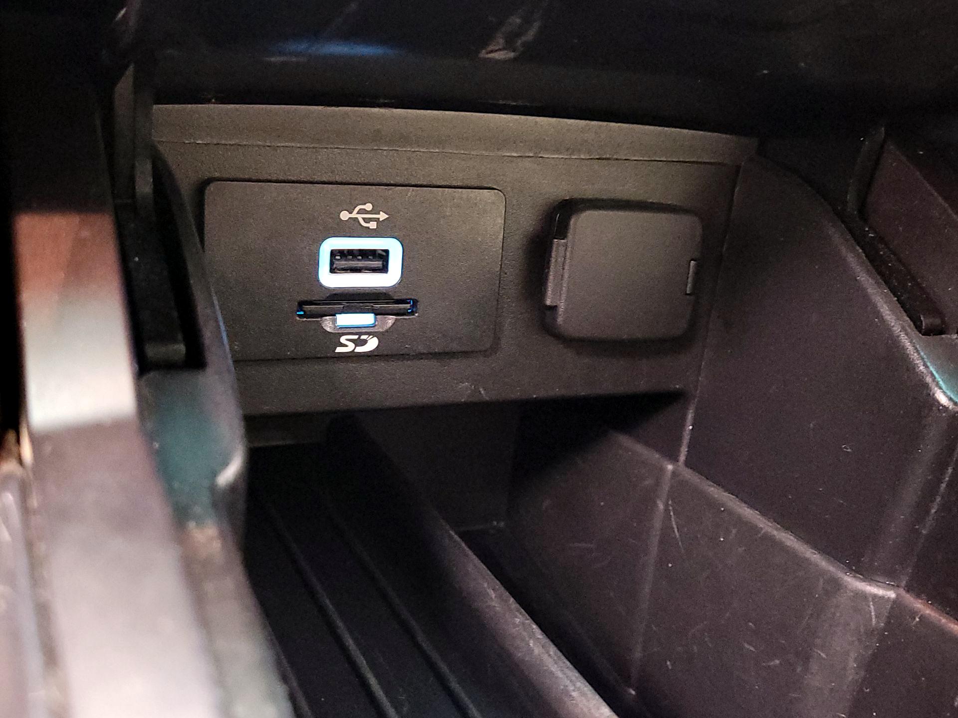 Thumbnail: 2016 Ford Explorer - 19