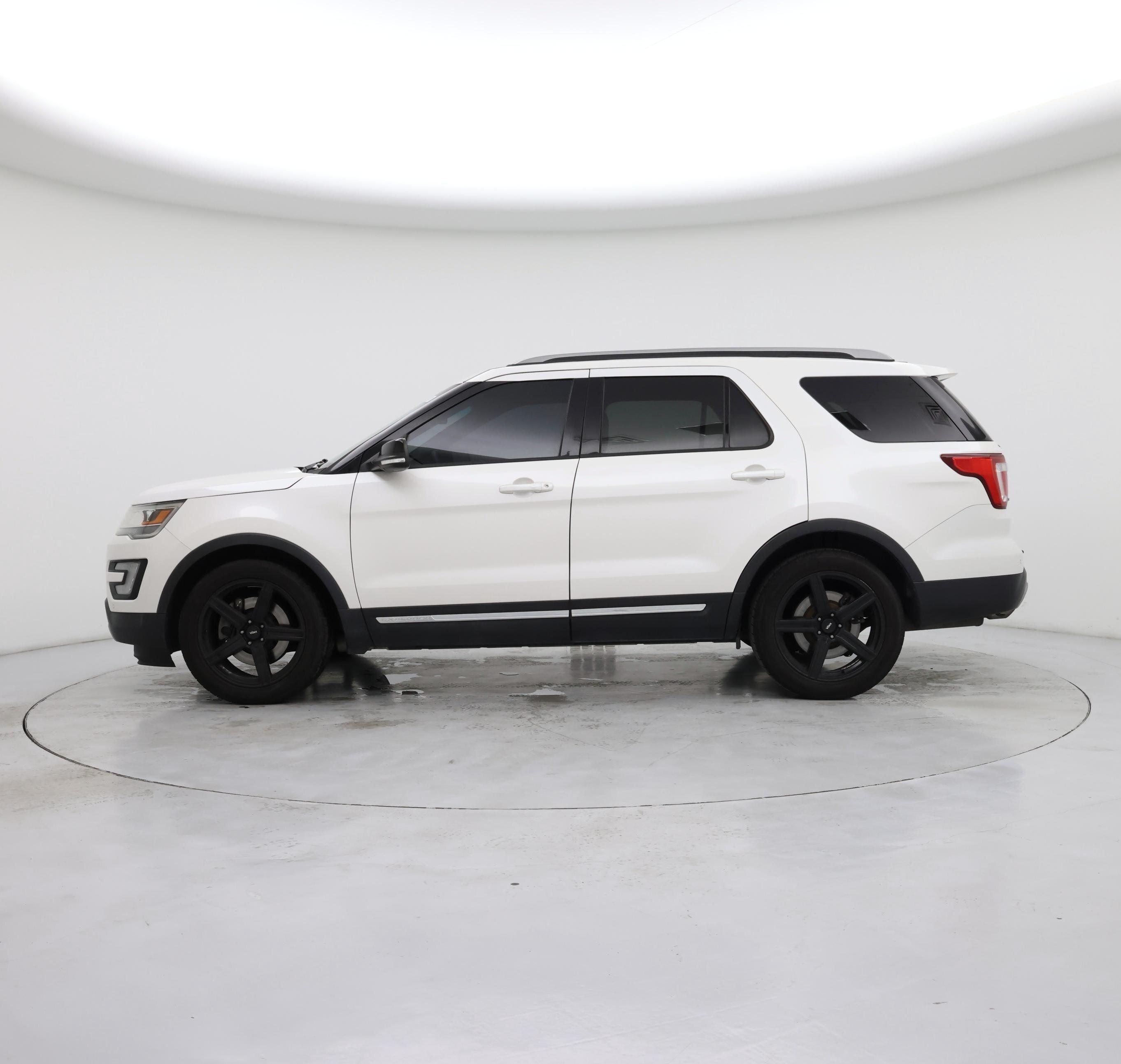 Thumbnail: 2016 Ford Explorer - 3