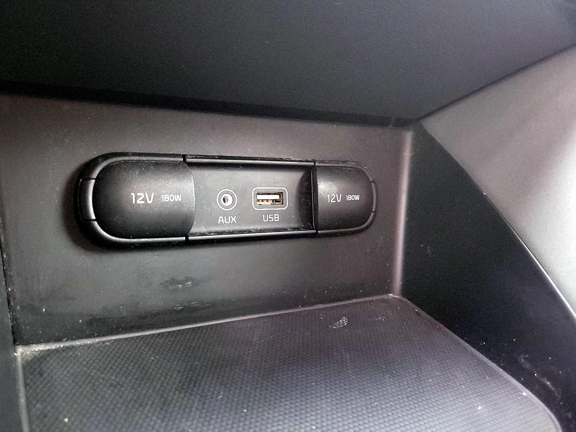 Thumbnail: 2018 Kia Niro - 18