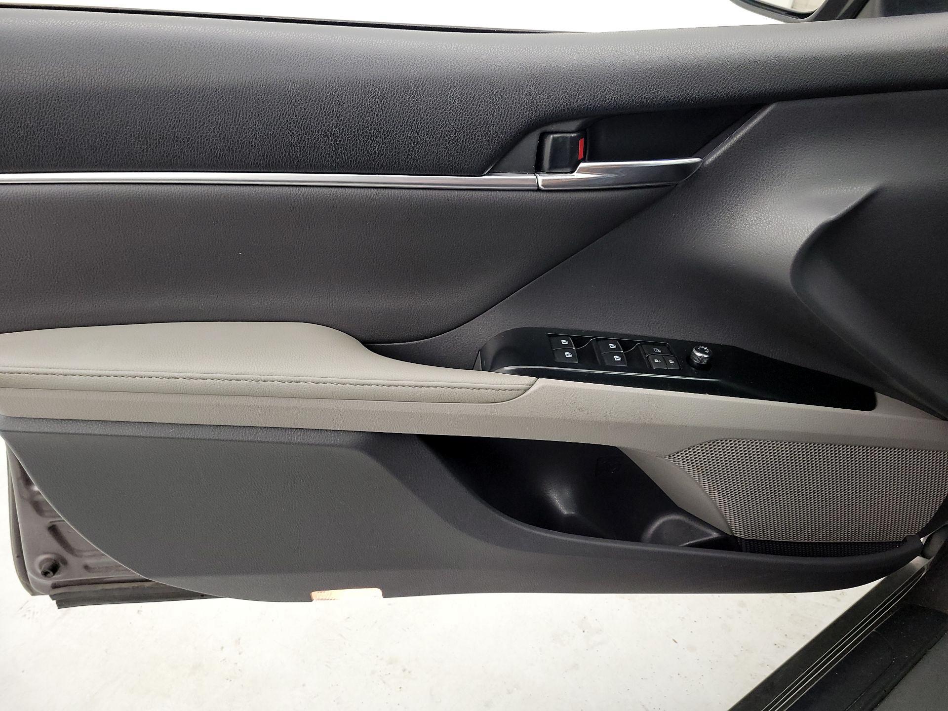 Thumbnail: 2020 Toyota Camry - 12