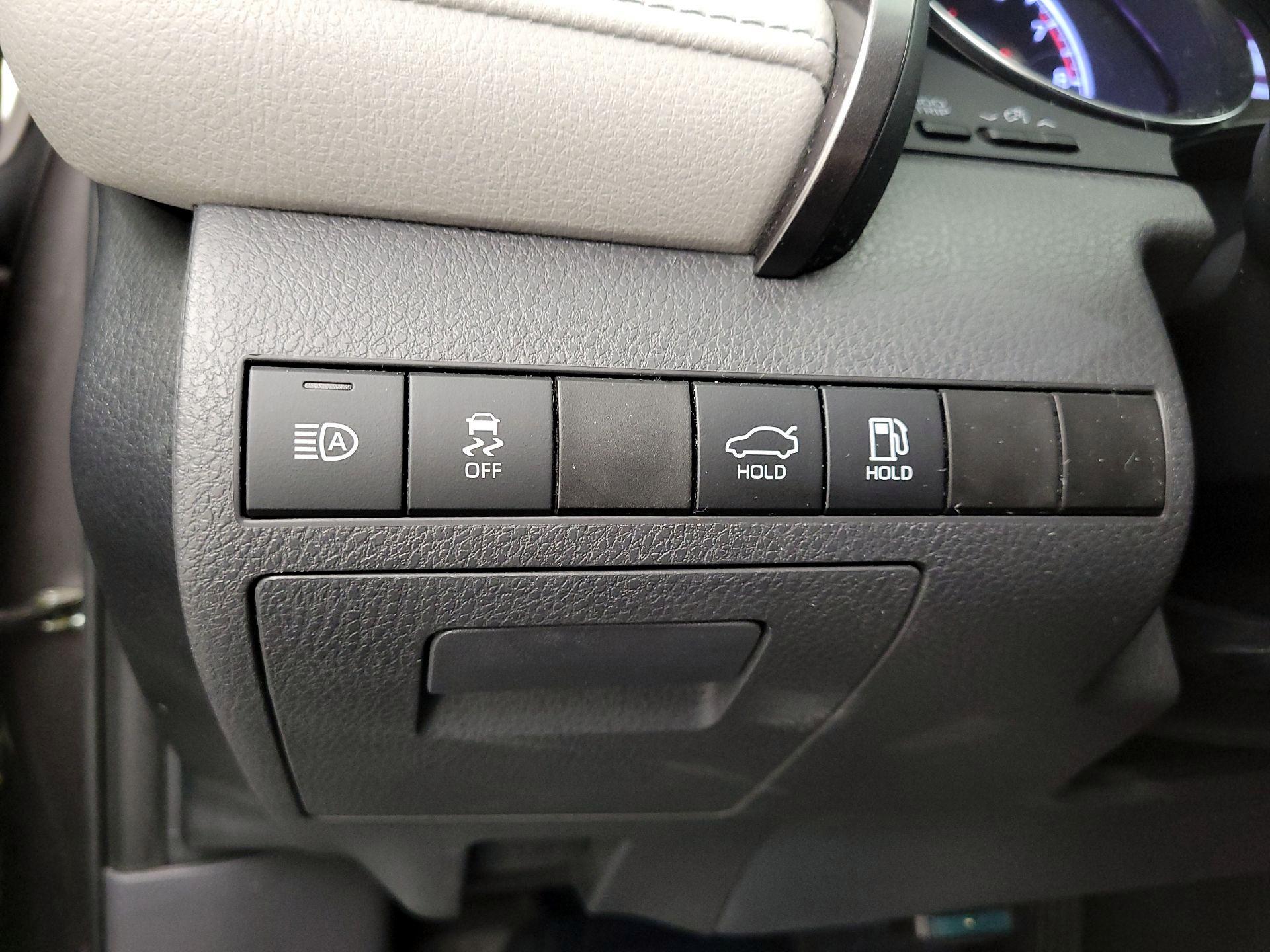 Thumbnail: 2020 Toyota Camry - 13