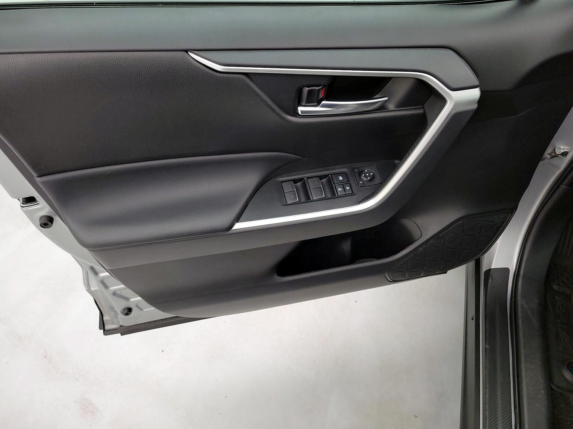 Thumbnail: 2022 Toyota RAV4 - 12