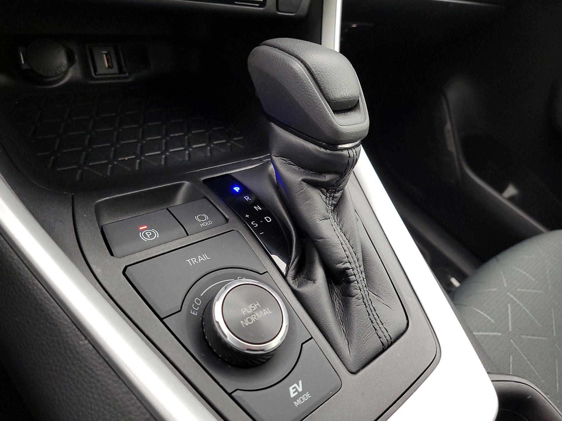 Thumbnail: 2022 Toyota RAV4 - 17