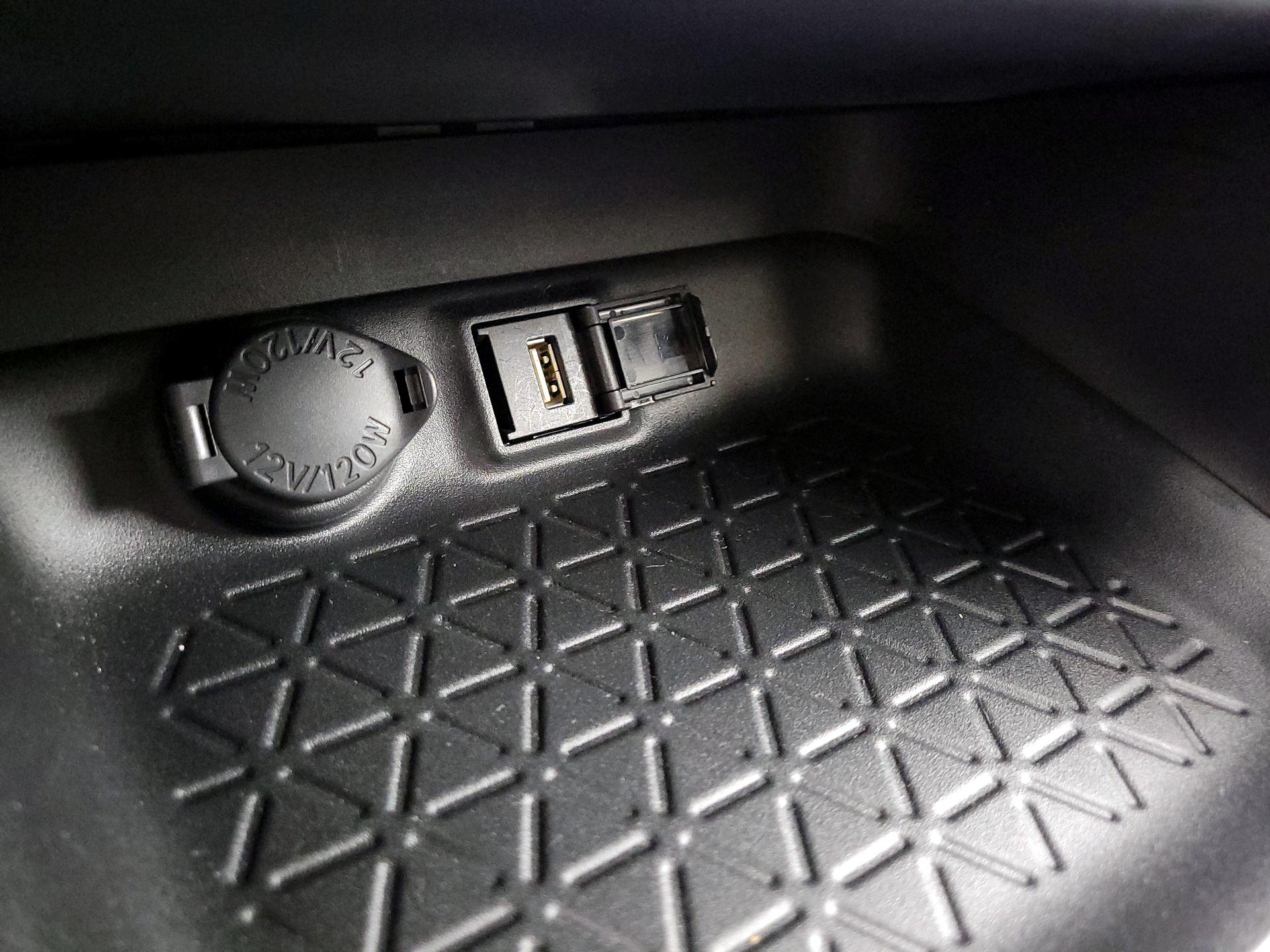 Thumbnail: 2022 Toyota RAV4 - 18