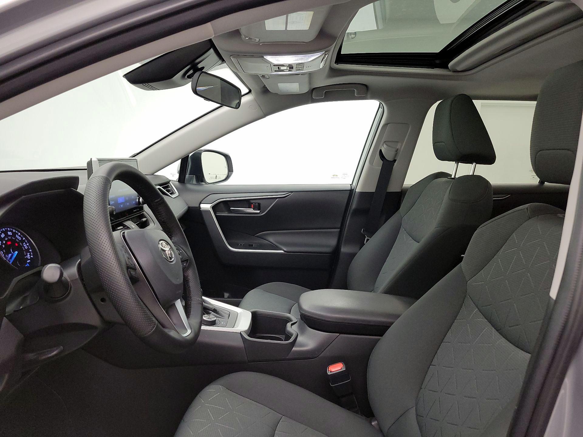 Thumbnail: 2022 Toyota RAV4 - 19