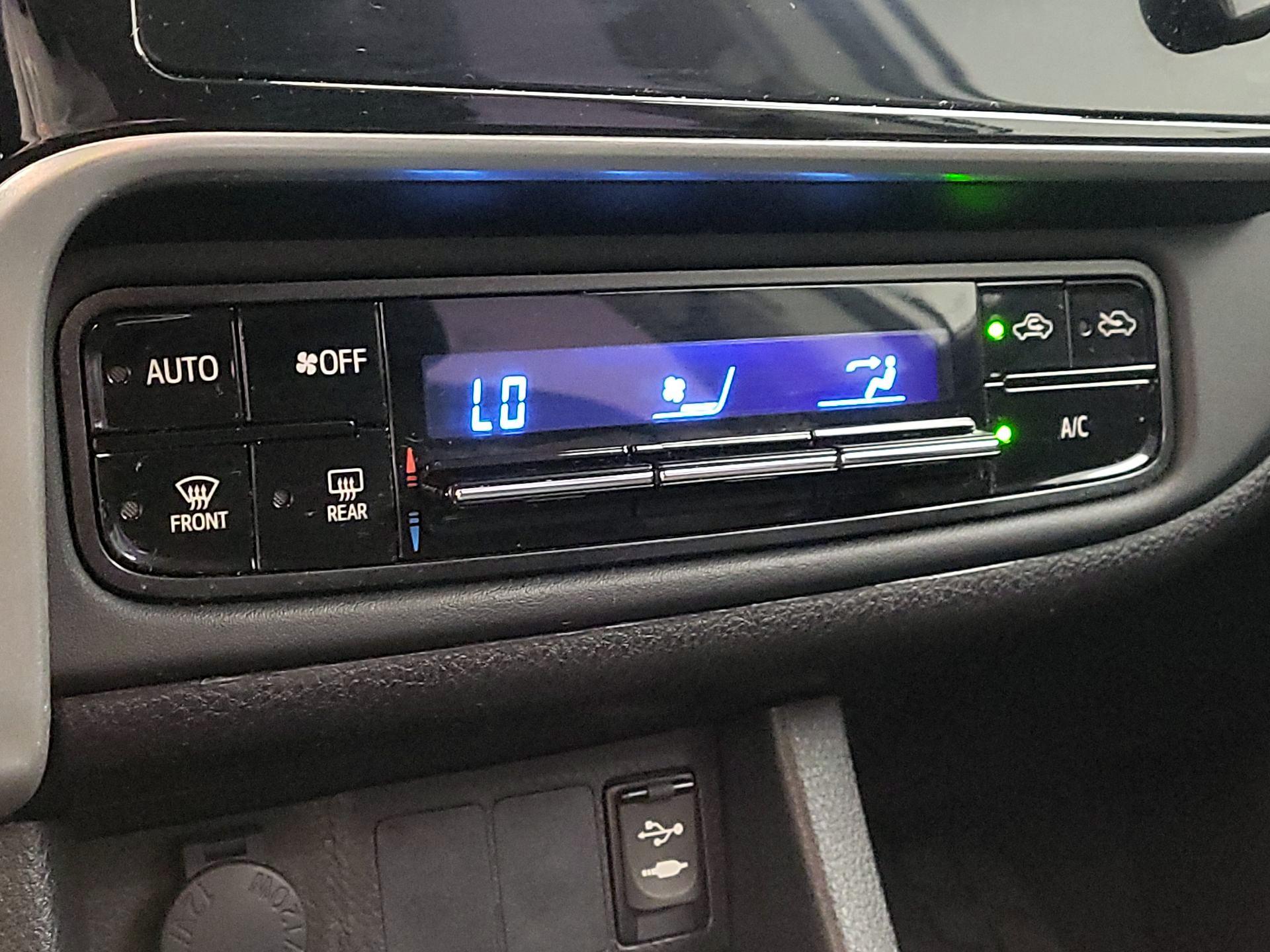 Thumbnail: 2017 Toyota Corolla - 16