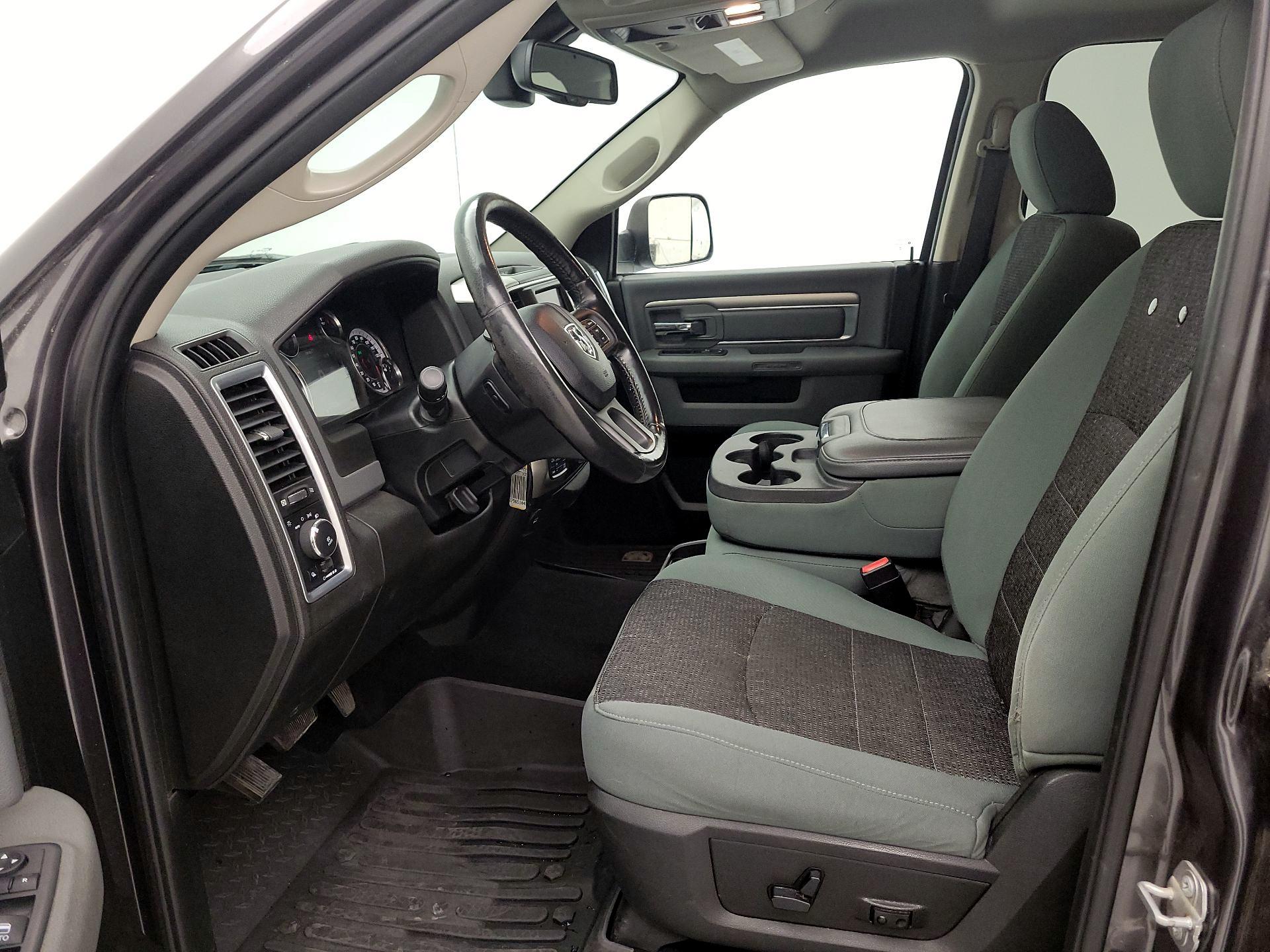 Thumbnail: 2019 RAM 1500 Classic - 11