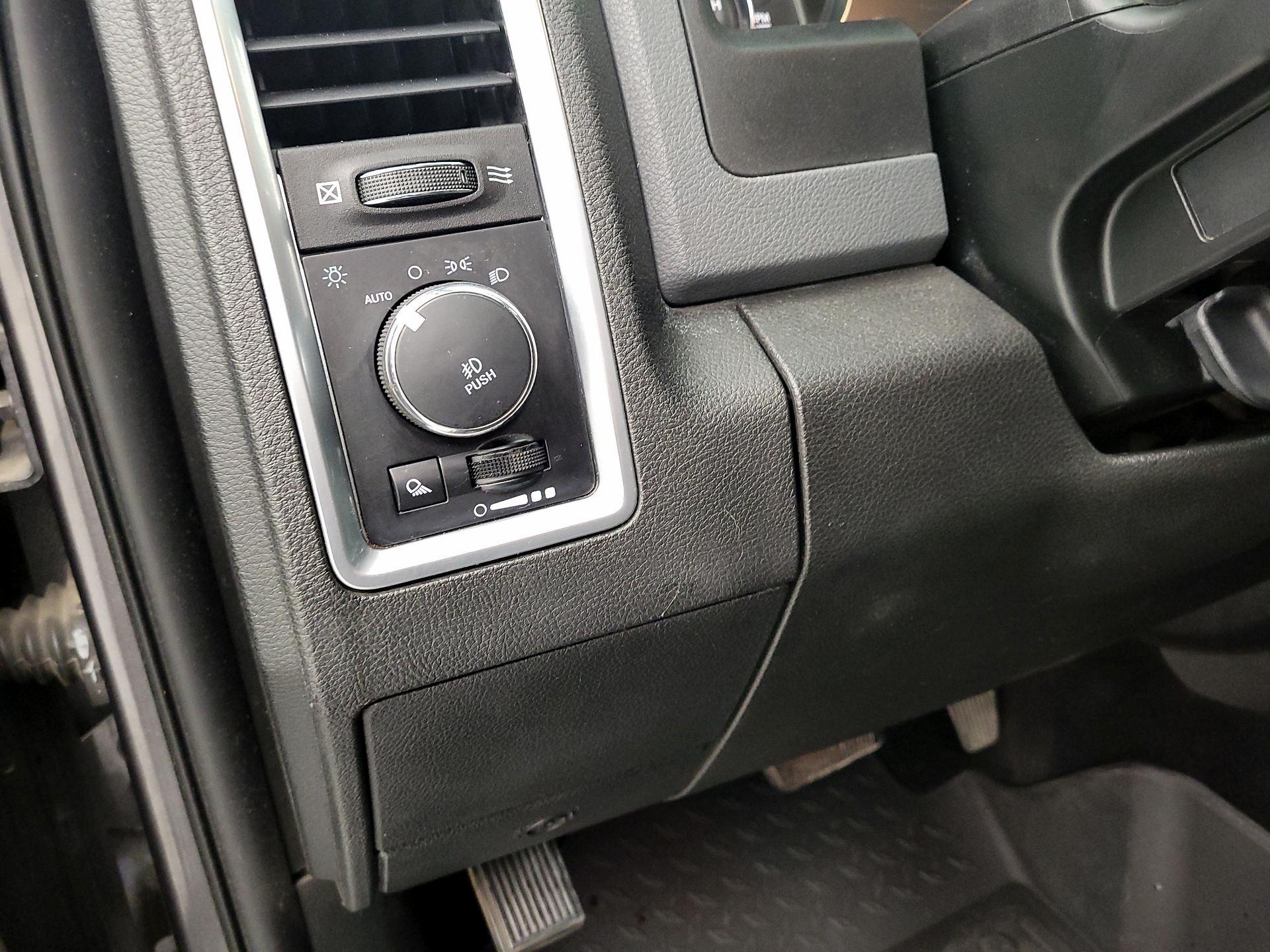 Thumbnail: 2019 RAM 1500 Classic - 13