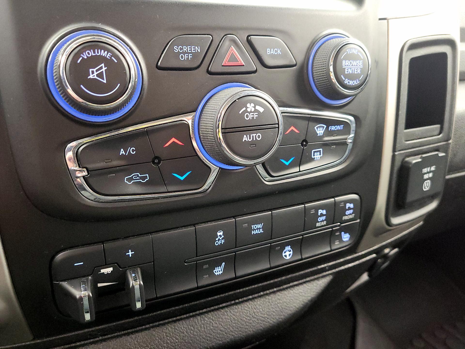 Thumbnail: 2019 RAM 1500 Classic - 17