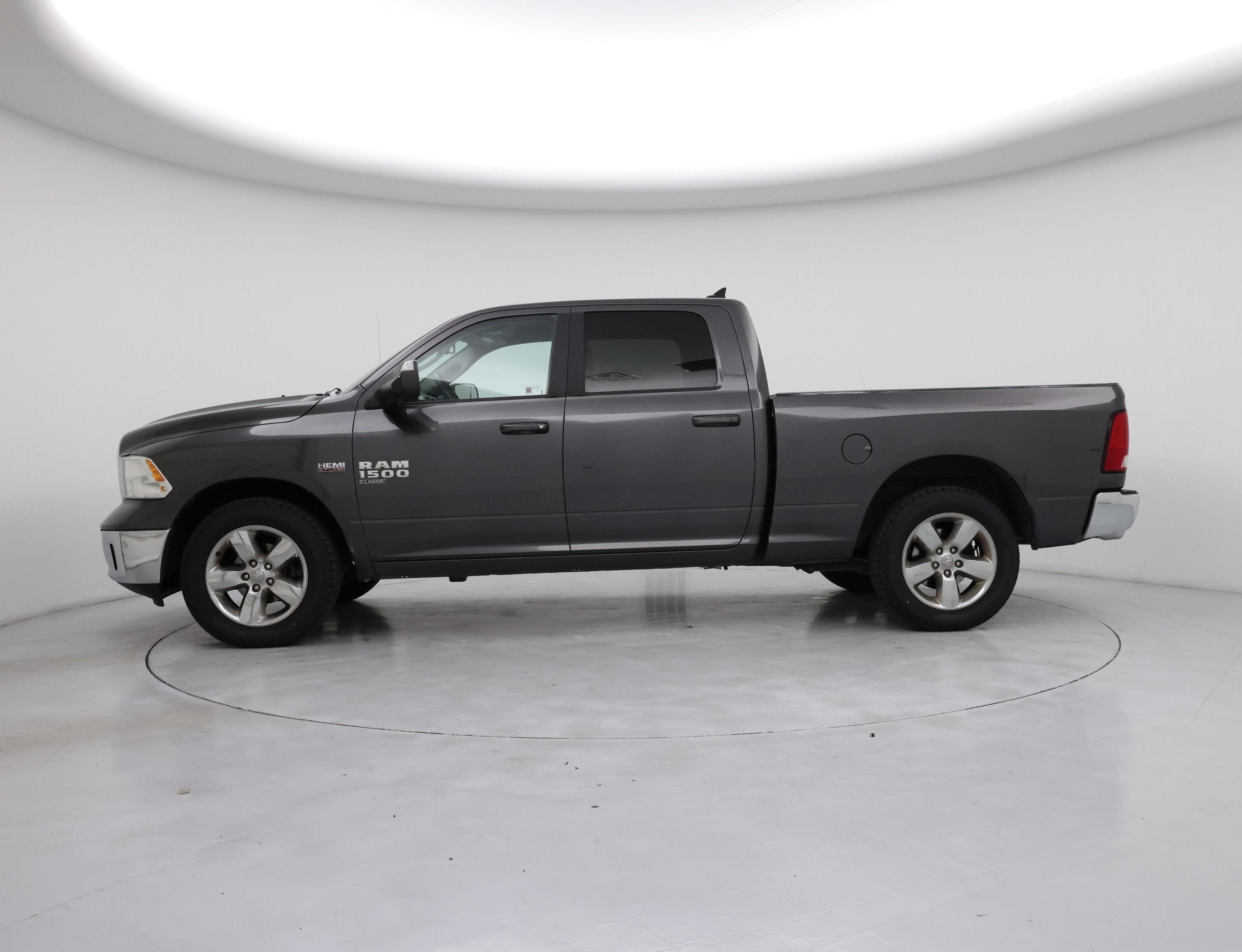 Thumbnail: 2019 RAM 1500 Classic - 3