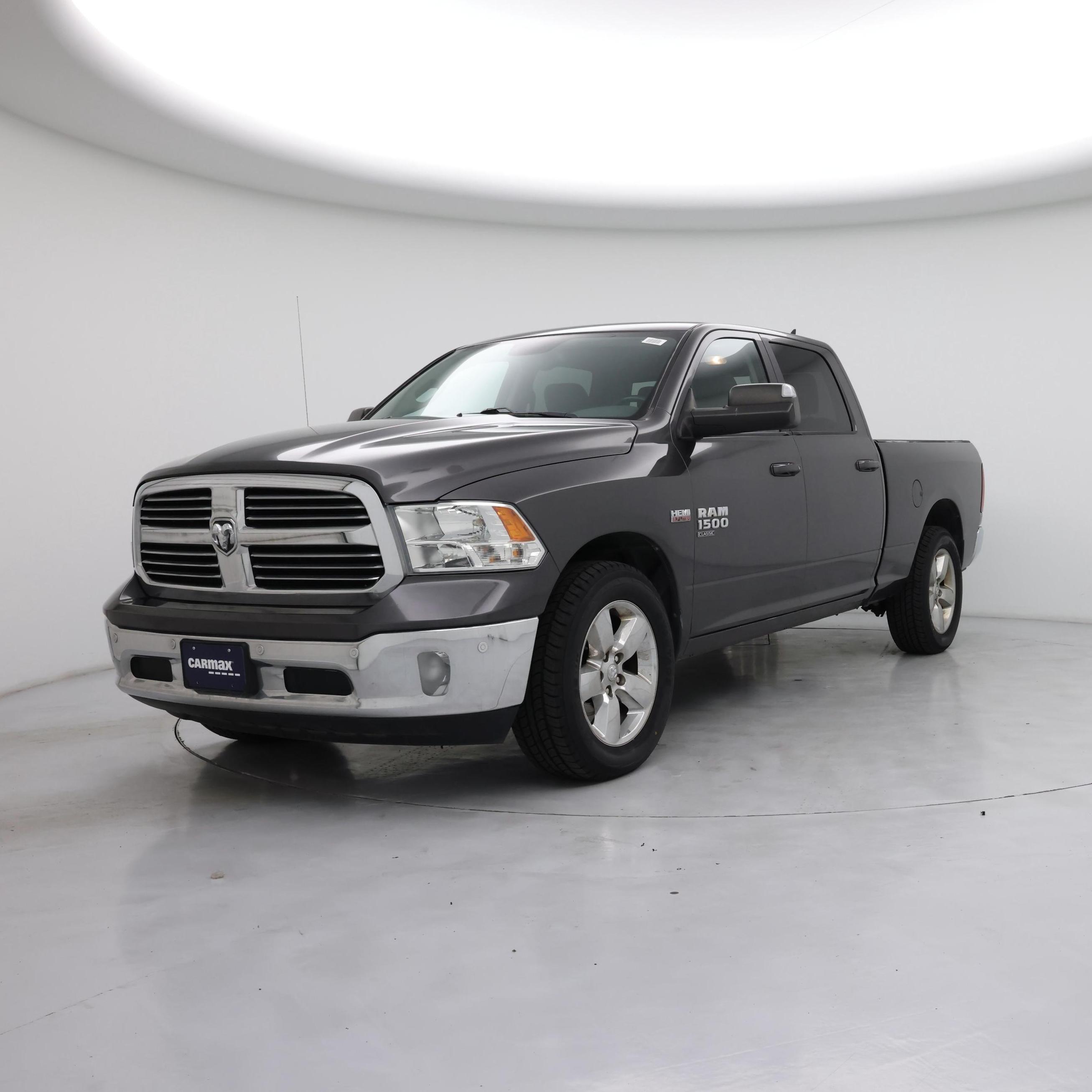 Thumbnail: 2019 RAM 1500 Classic - 4