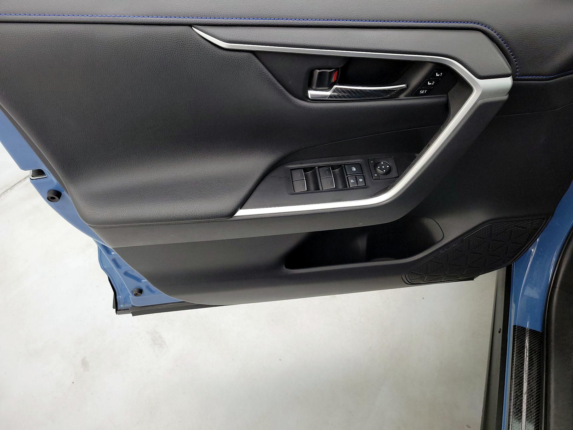 Thumbnail: 2022 Toyota RAV4 - 12