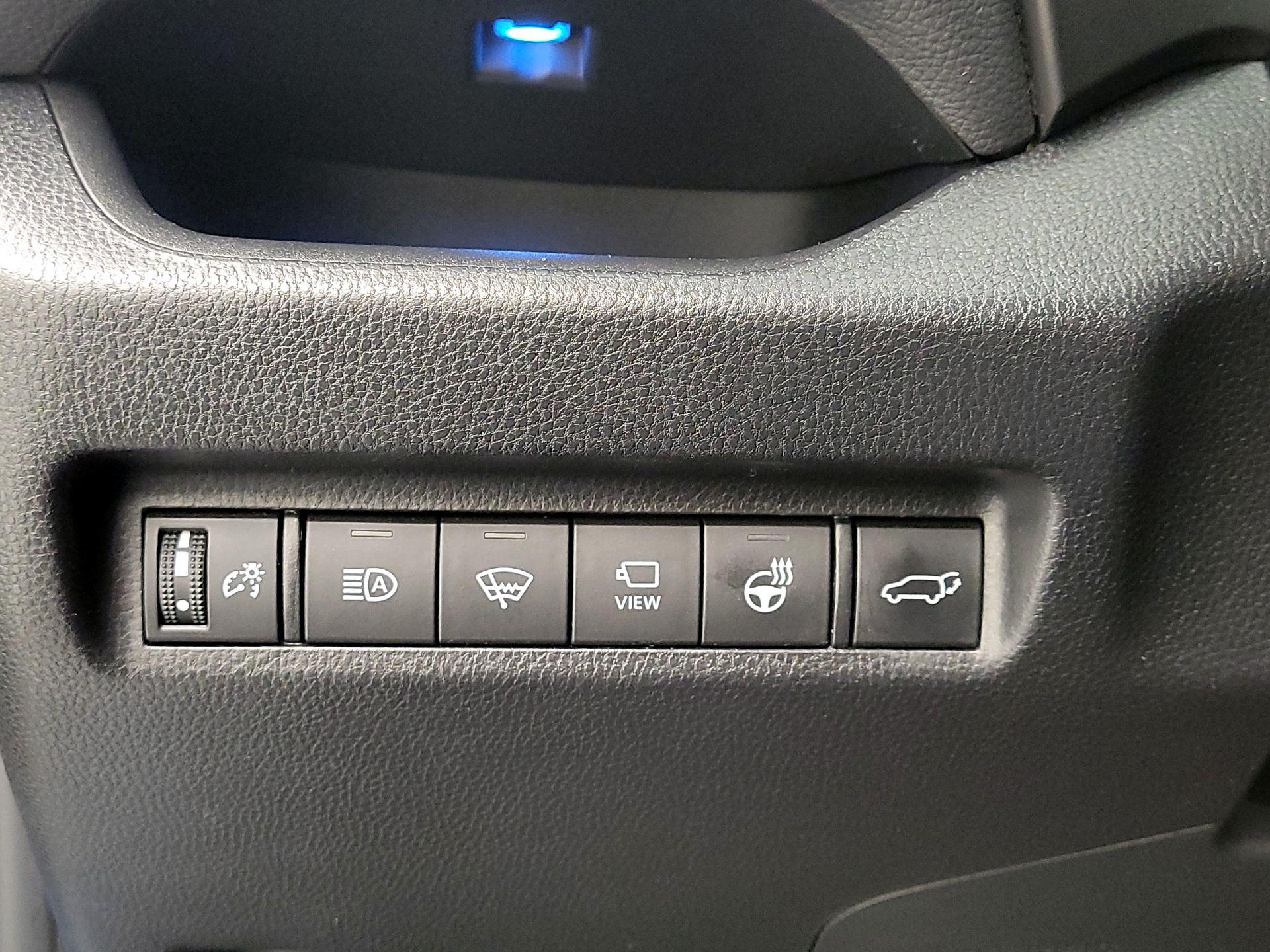 Thumbnail: 2022 Toyota RAV4 - 13