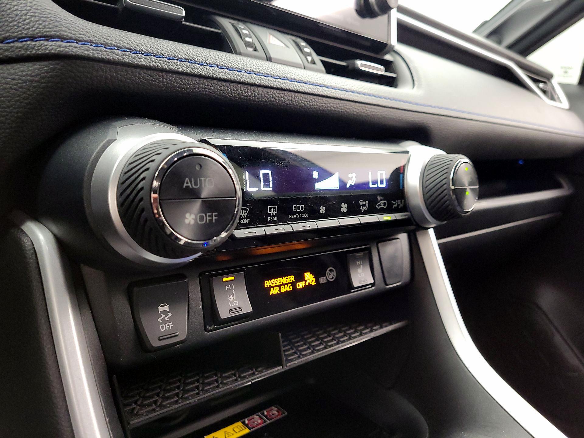 Thumbnail: 2022 Toyota RAV4 - 17