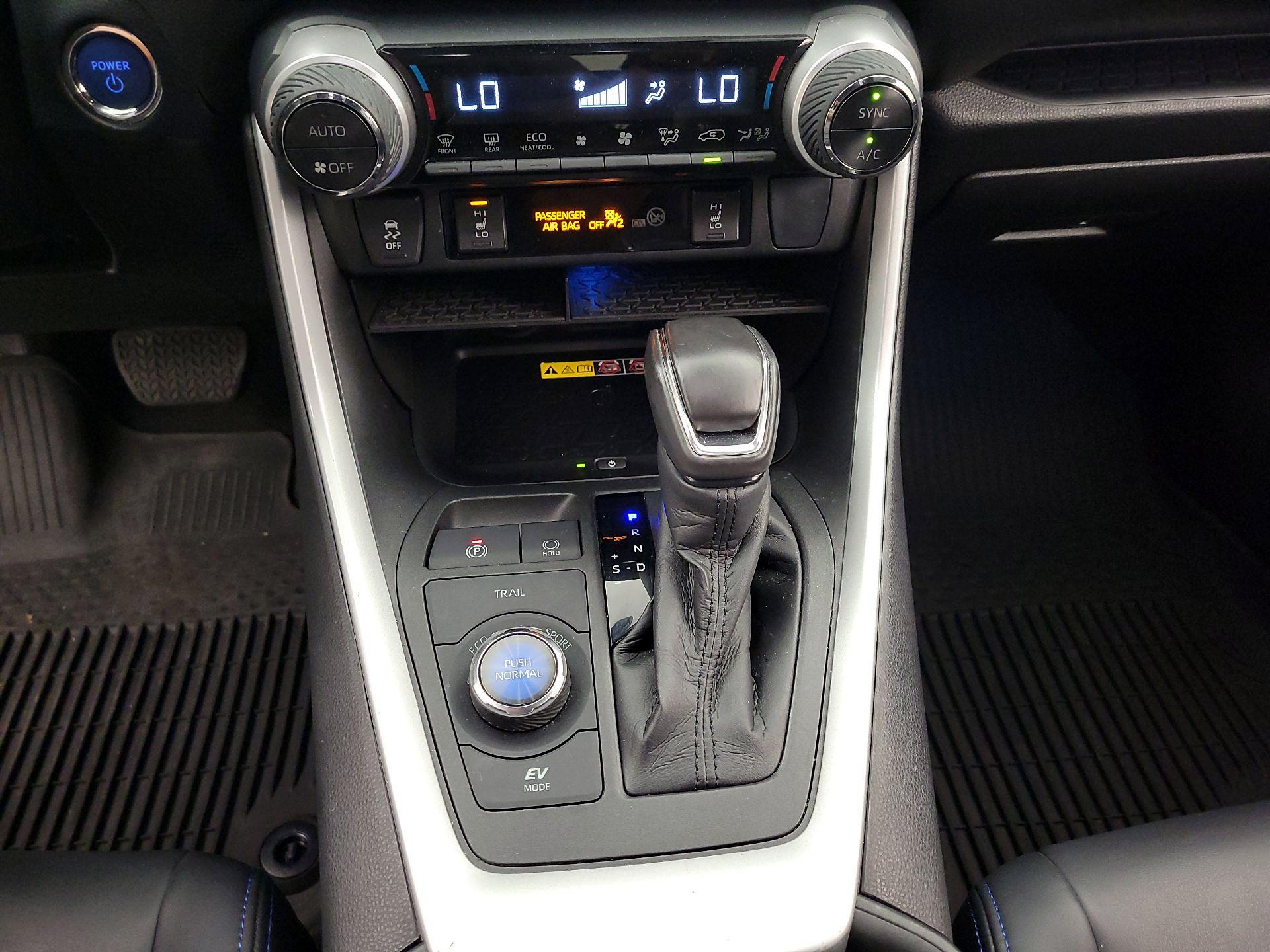 Thumbnail: 2022 Toyota RAV4 - 18