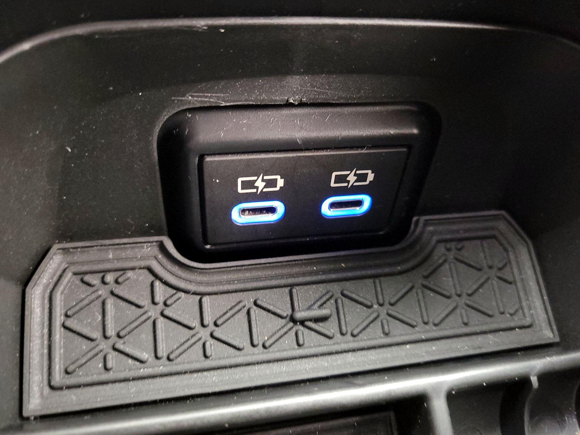 Thumbnail: 2022 Toyota RAV4 - 19