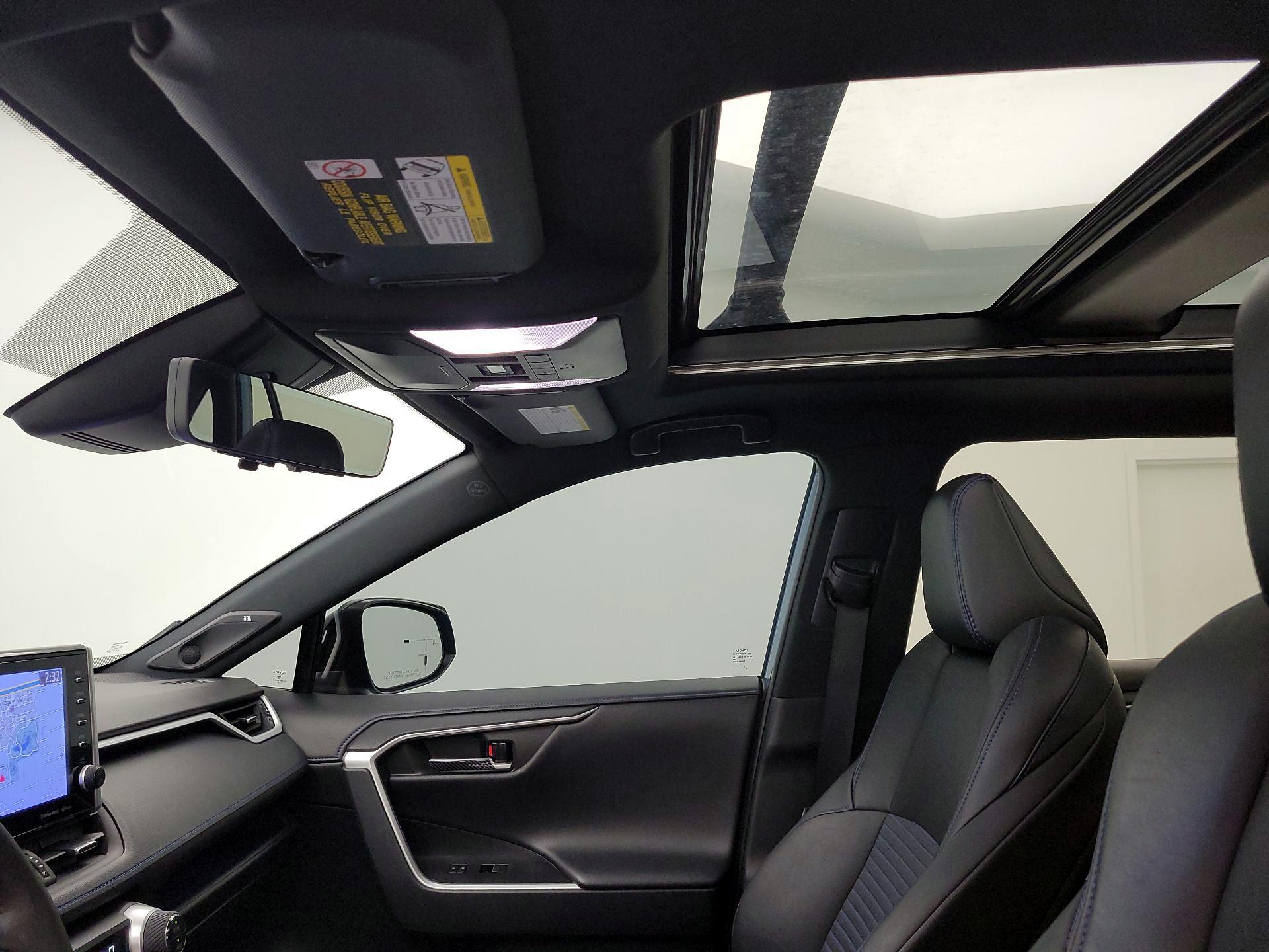 Thumbnail: 2022 Toyota RAV4 - 20