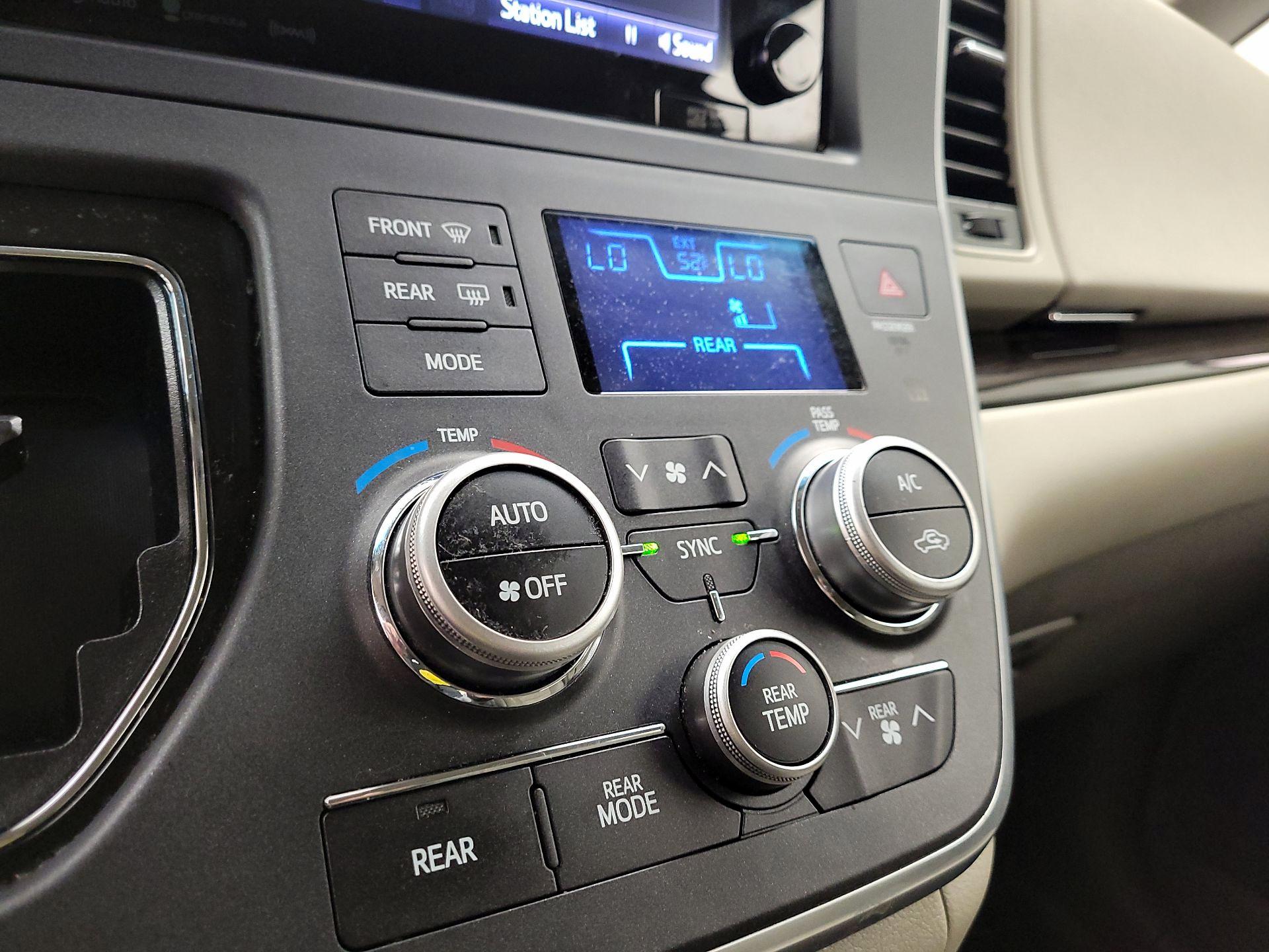 Thumbnail: 2017 Toyota Sienna - 16