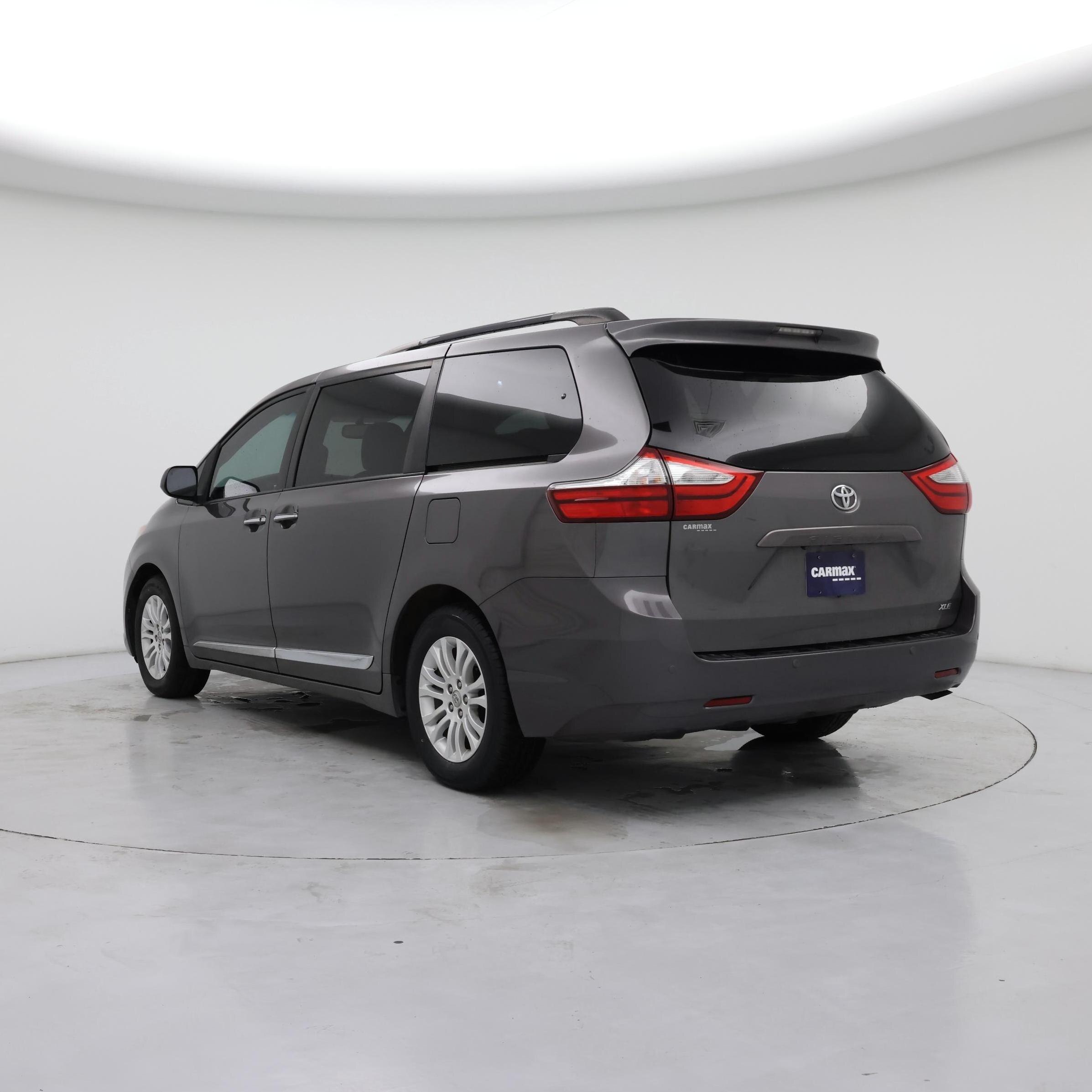 Thumbnail: 2017 Toyota Sienna - 2