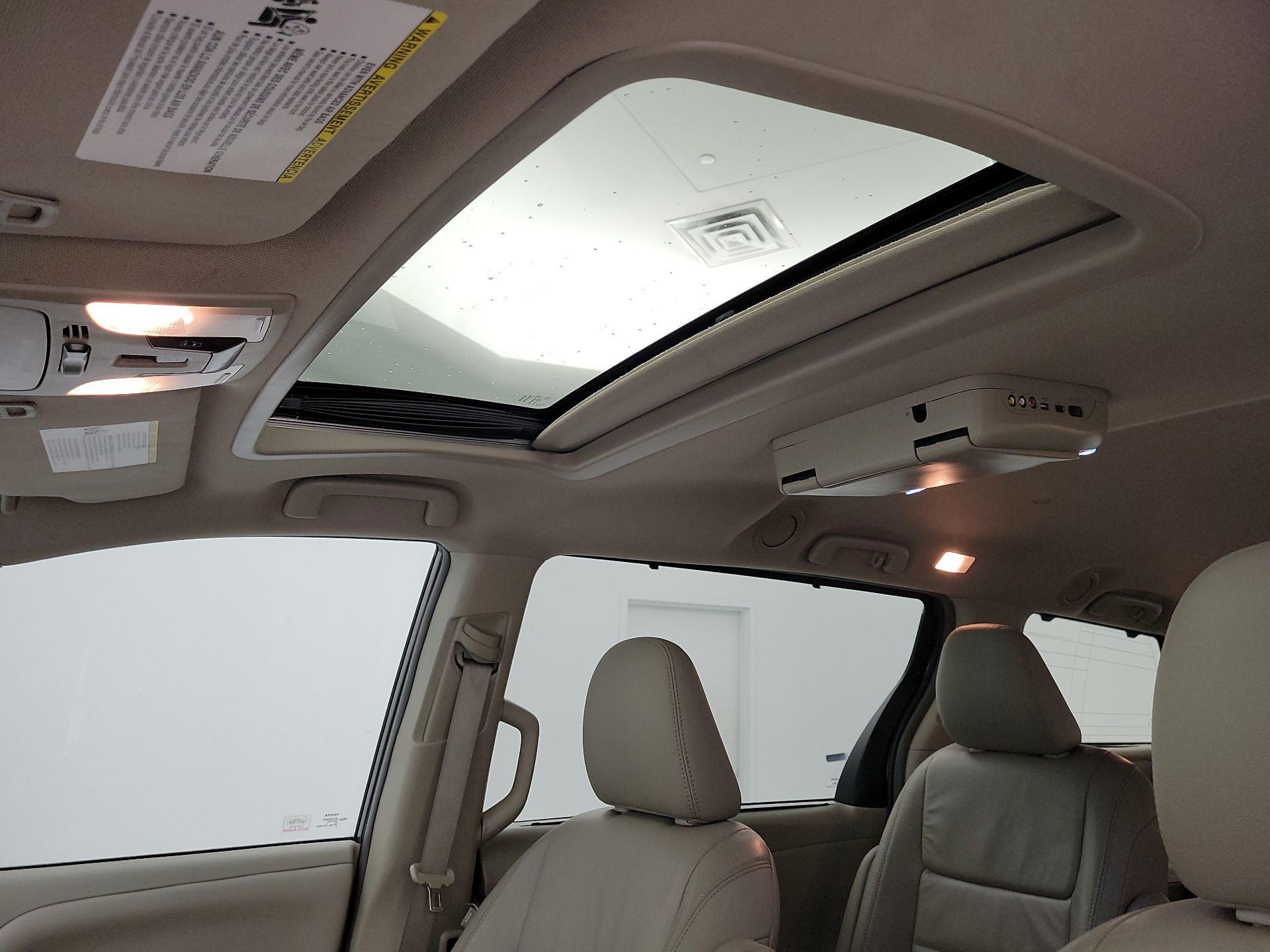 Thumbnail: 2017 Toyota Sienna - 19