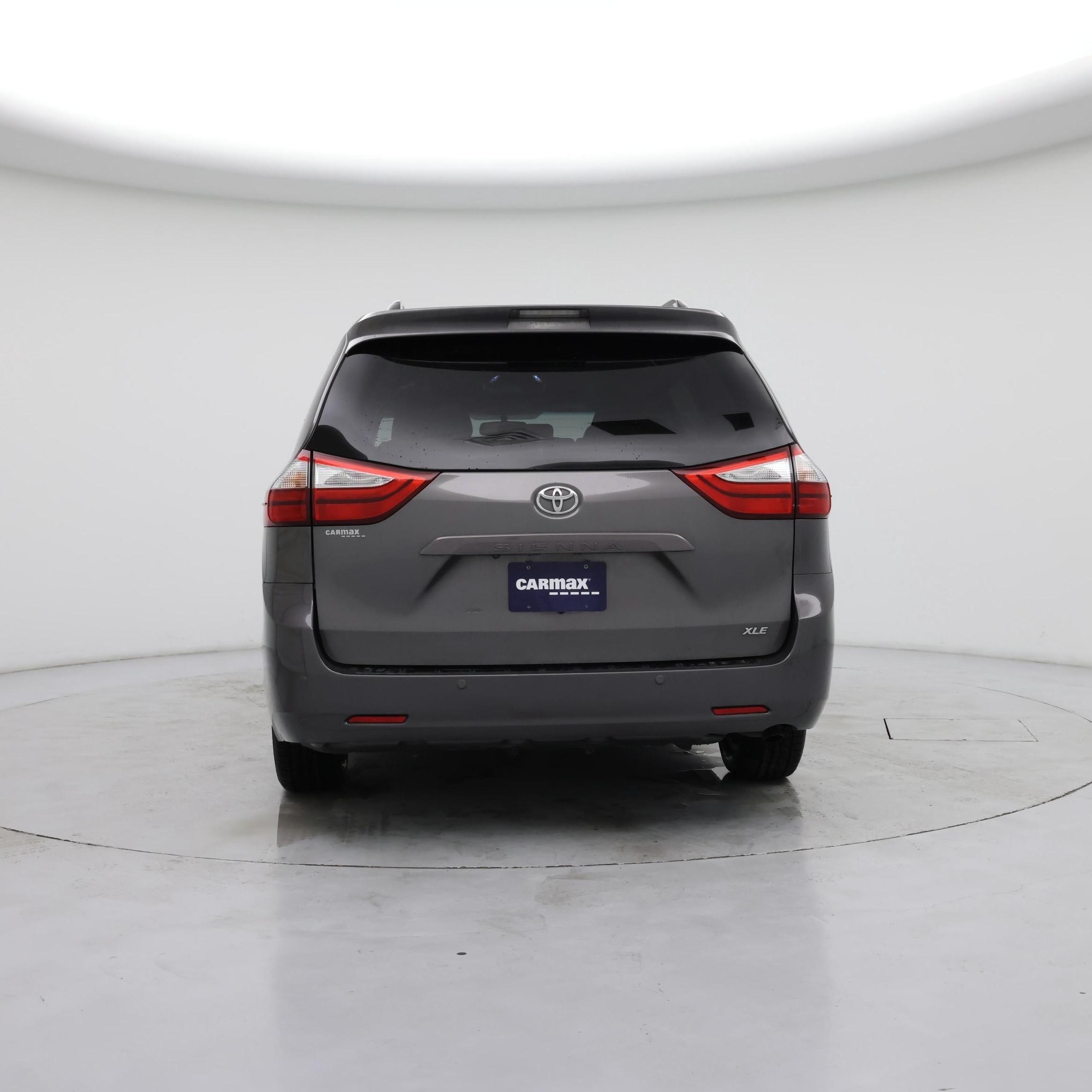 Thumbnail: 2017 Toyota Sienna - 6