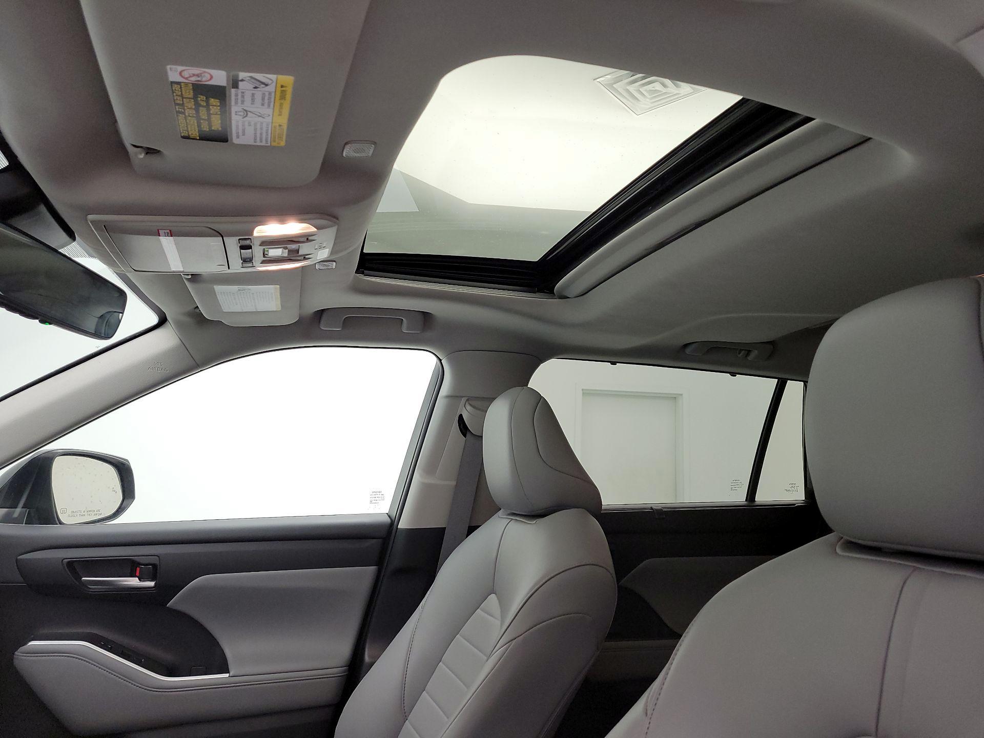 Thumbnail: 2023 Toyota Highlander - 19