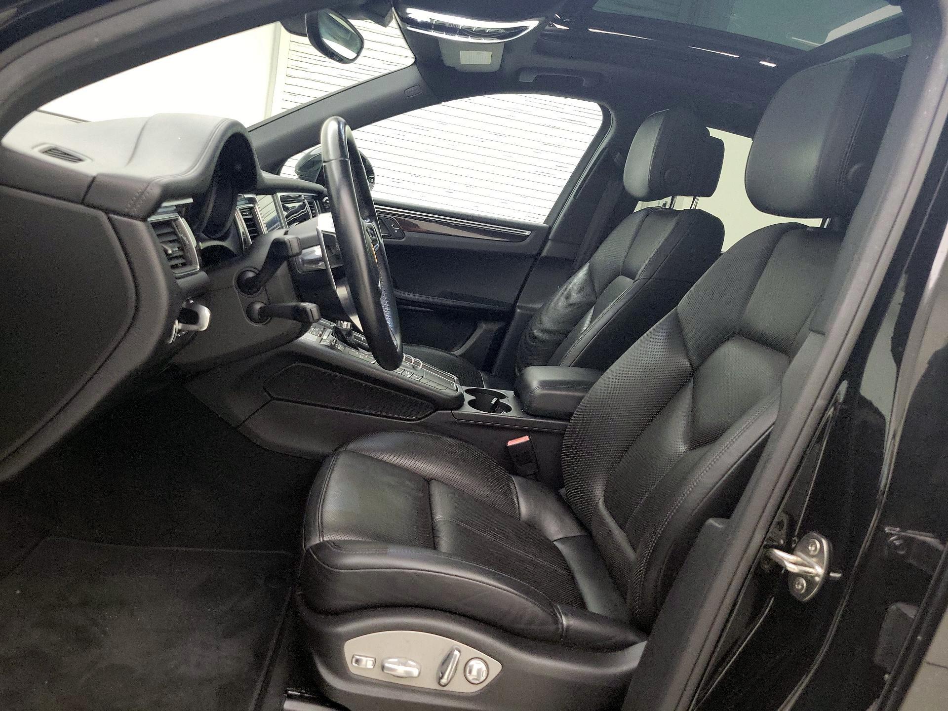 Thumbnail: 2017 Porsche Macan - 11