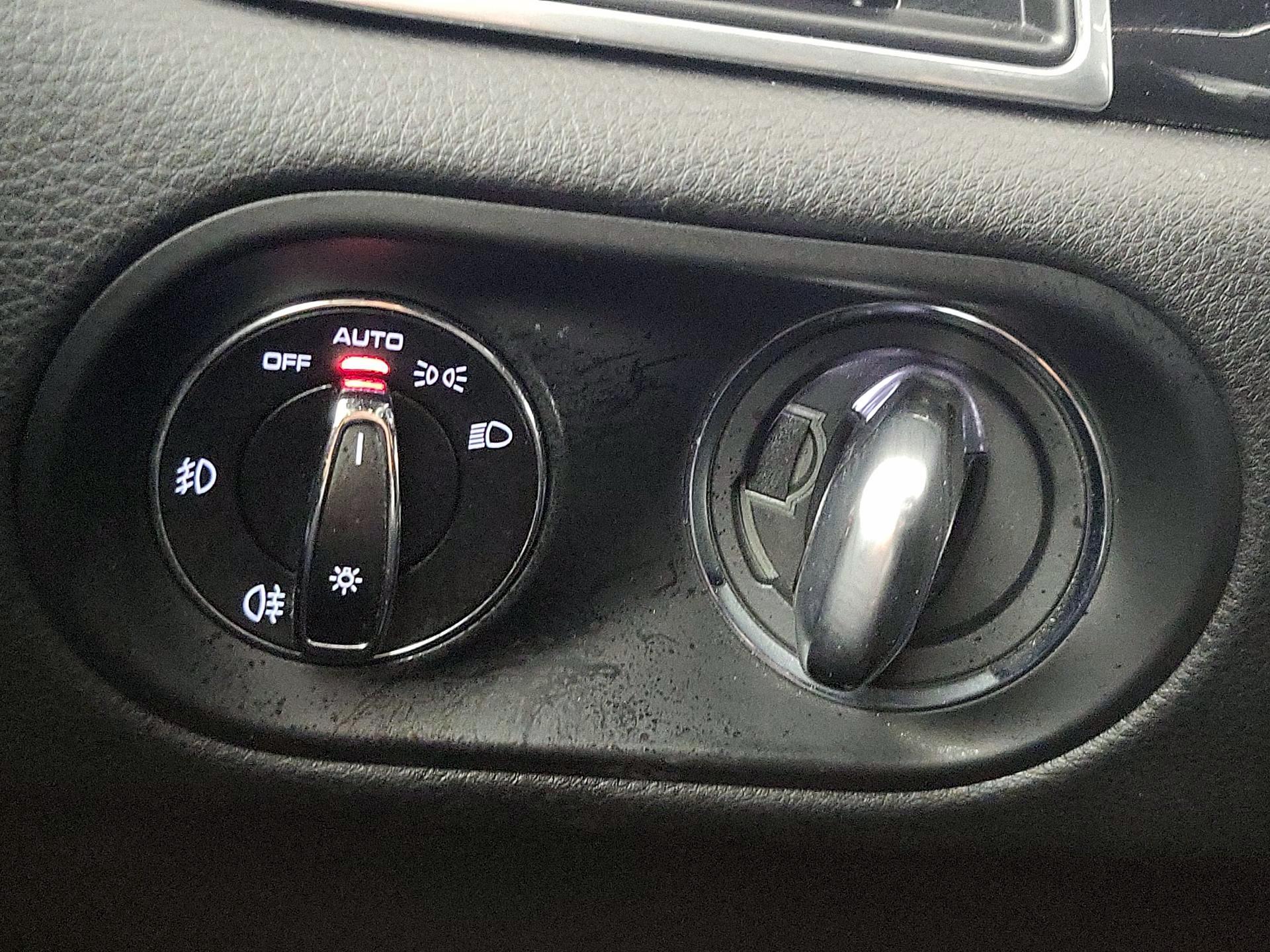 Thumbnail: 2017 Porsche Macan - 13