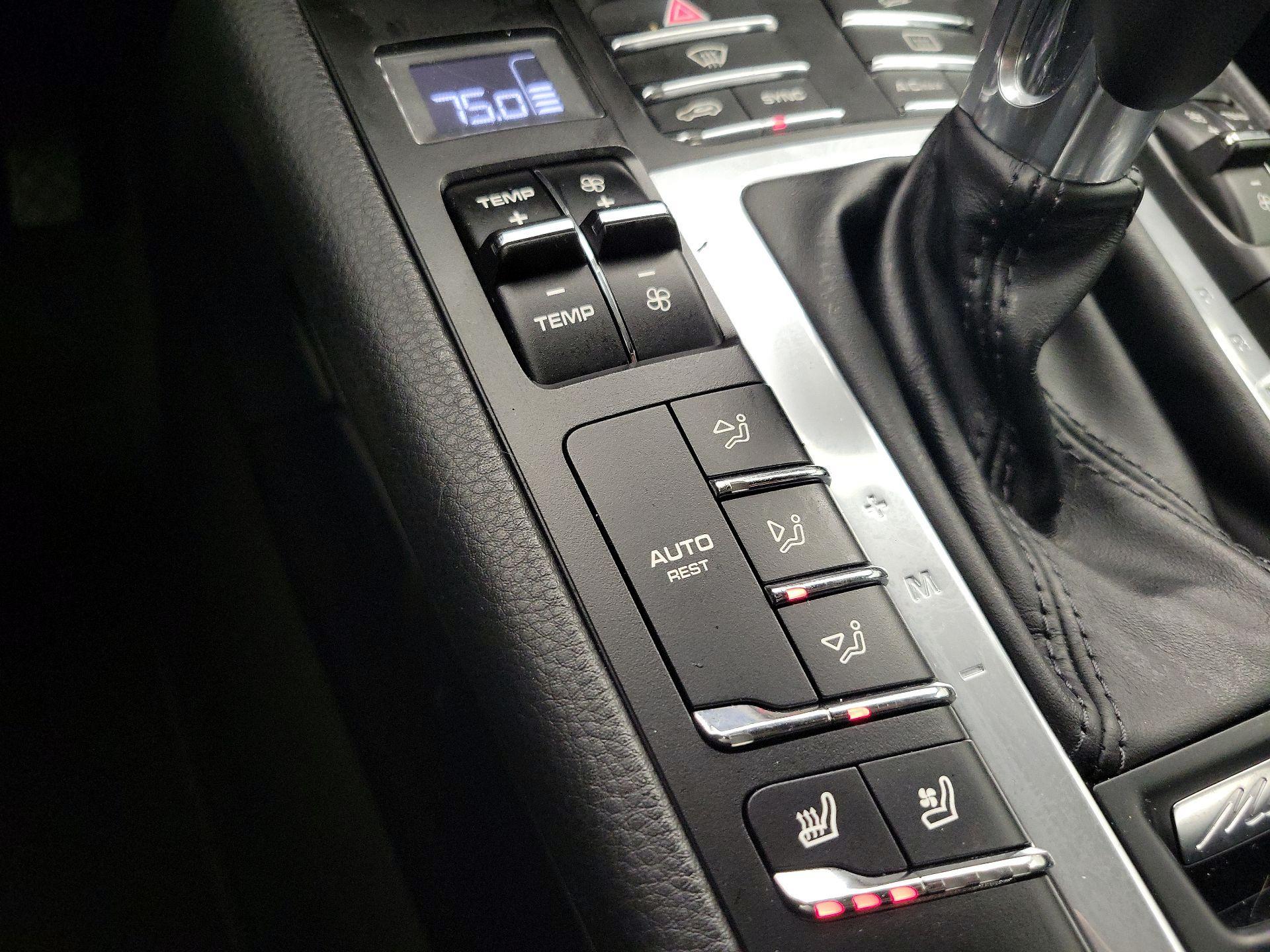 Thumbnail: 2017 Porsche Macan - 17