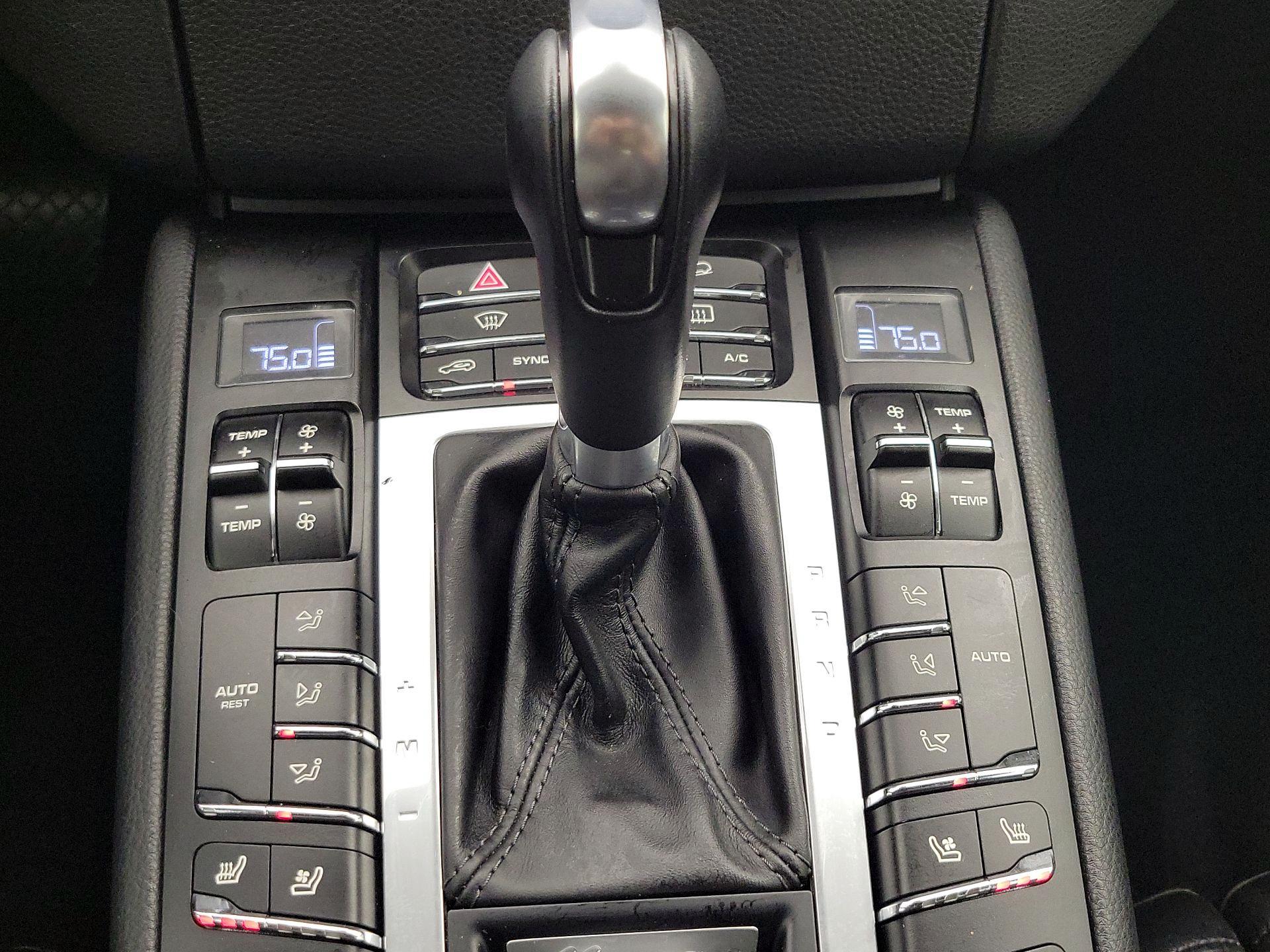 Thumbnail: 2017 Porsche Macan - 18