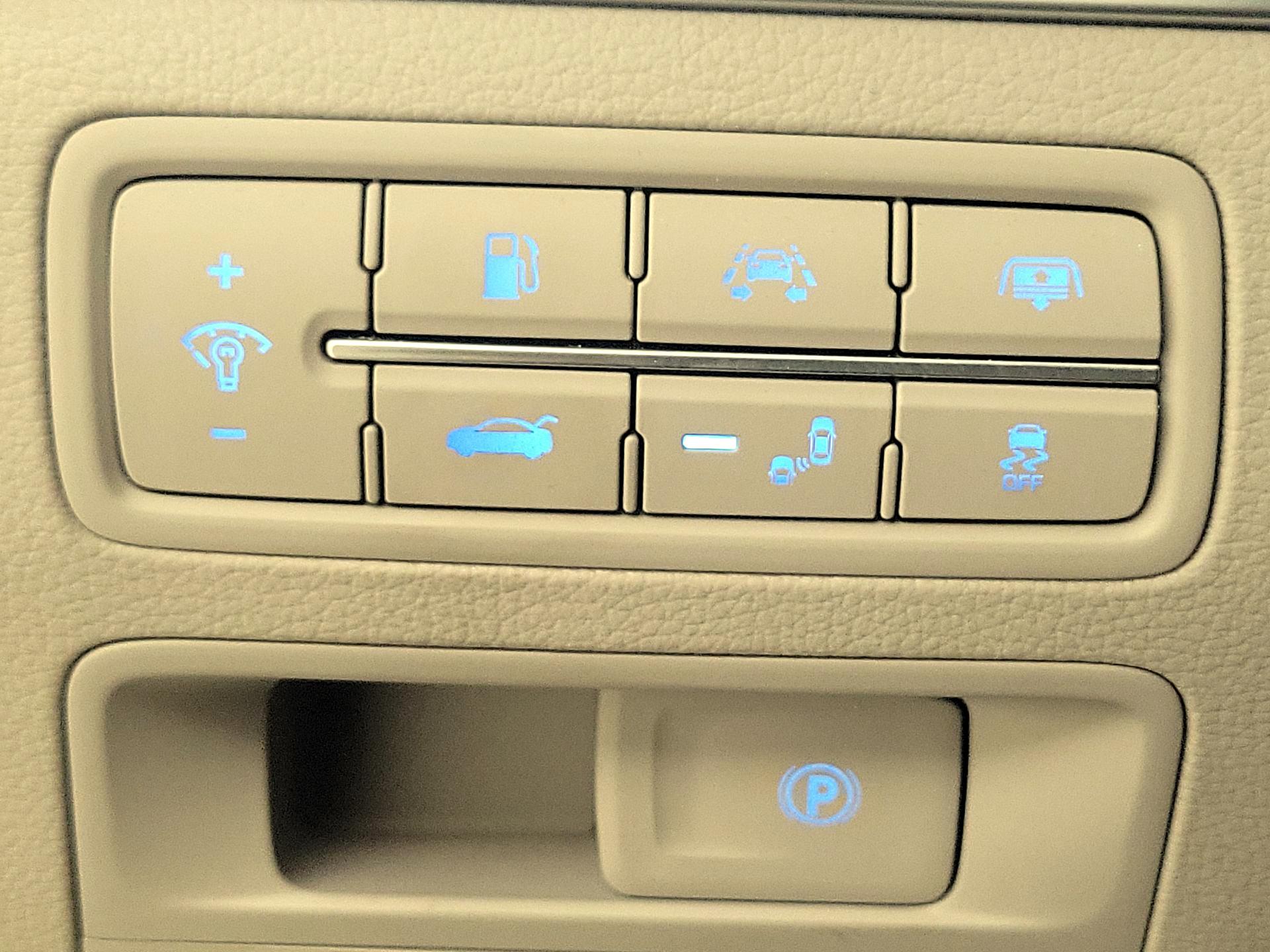 Thumbnail: 2016 Hyundai Genesis - 13