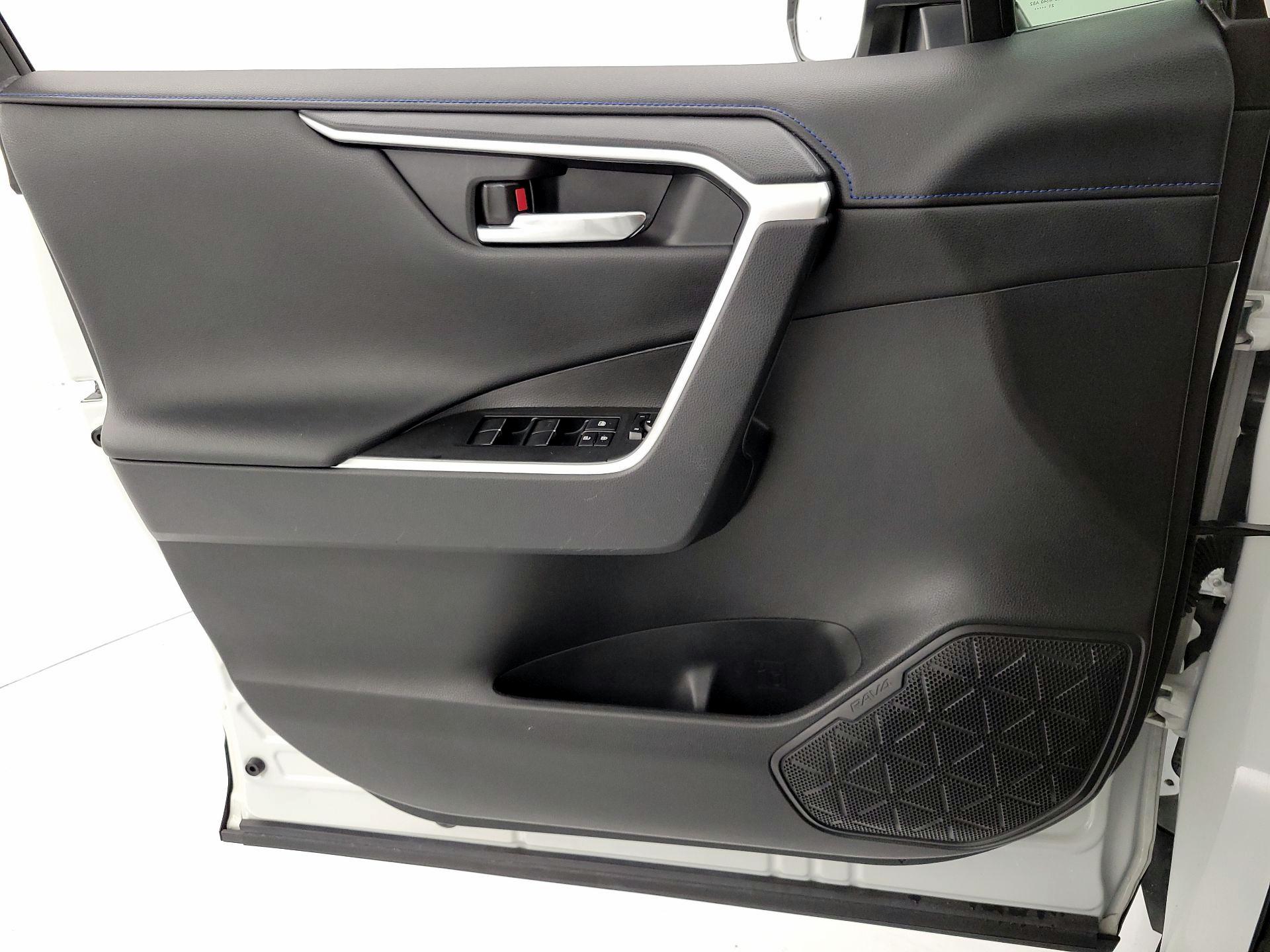 Thumbnail: 2021 Toyota RAV4 - 12