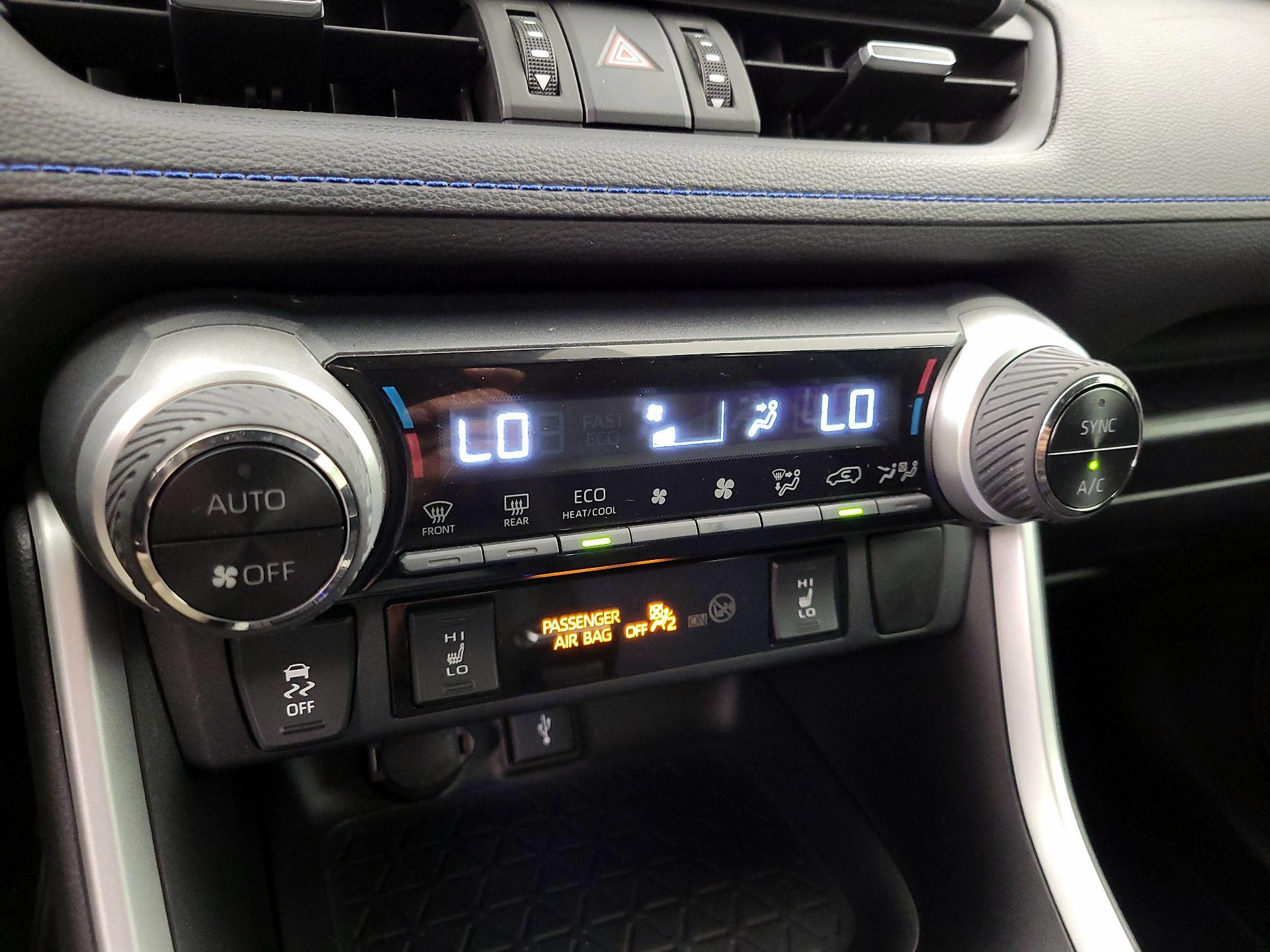 Thumbnail: 2021 Toyota RAV4 - 16