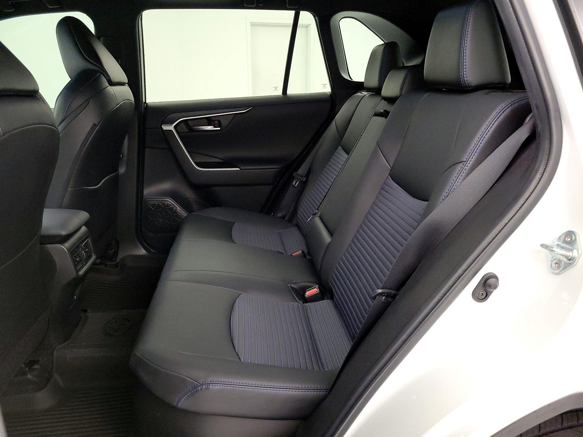 Thumbnail: 2021 Toyota RAV4 - 20