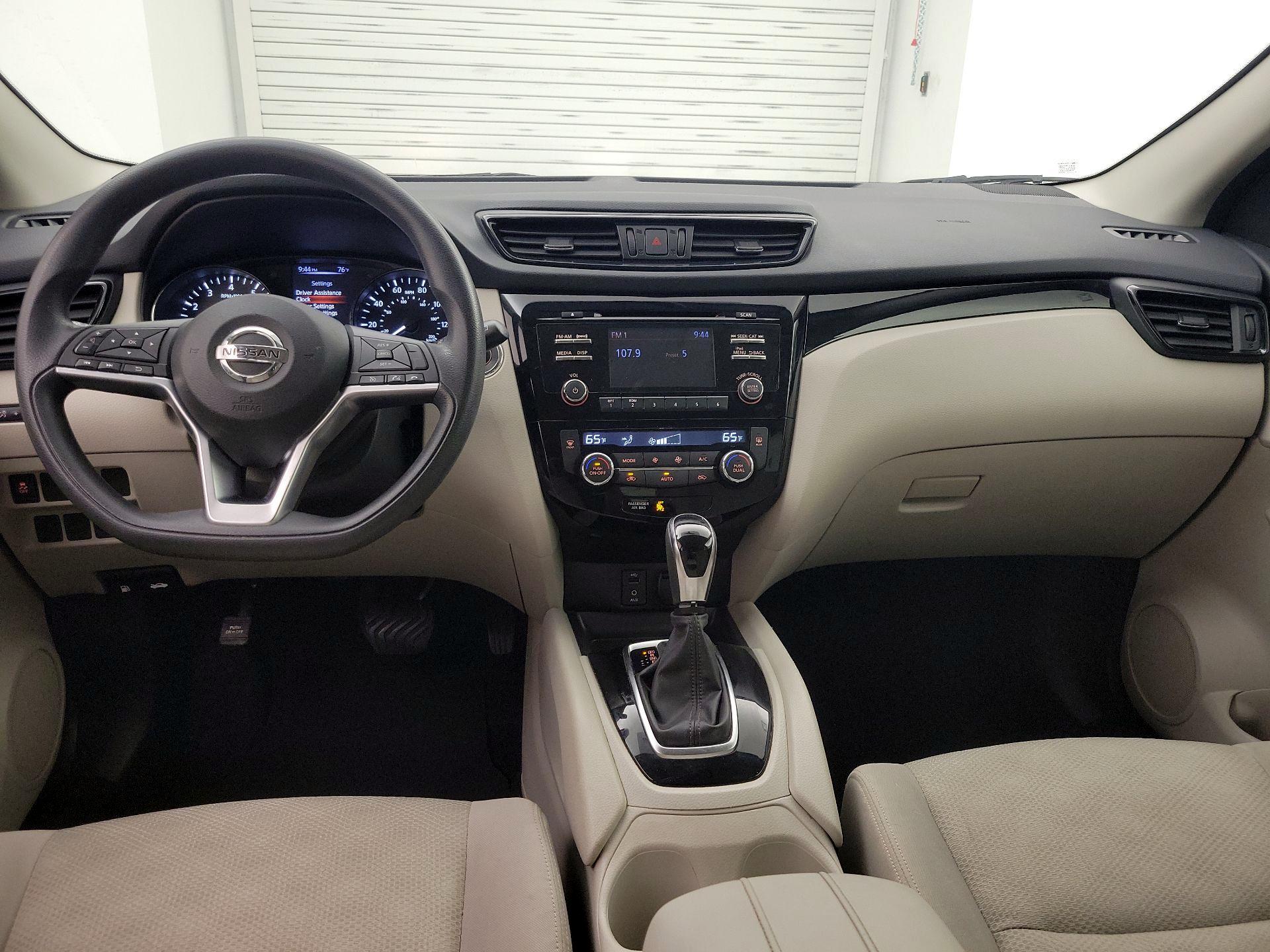 Thumbnail: 2017 Nissan Rogue Sport - 9