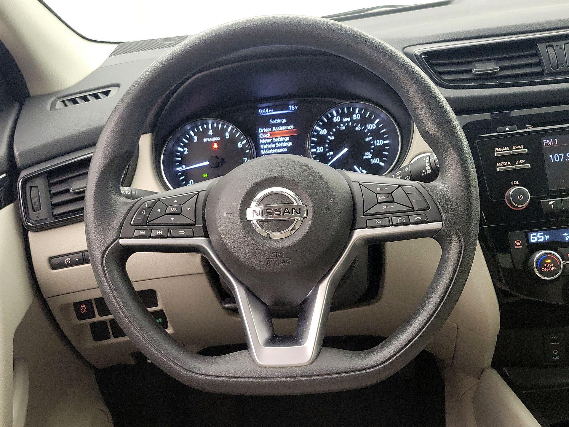 Thumbnail: 2017 Nissan Rogue Sport - 10
