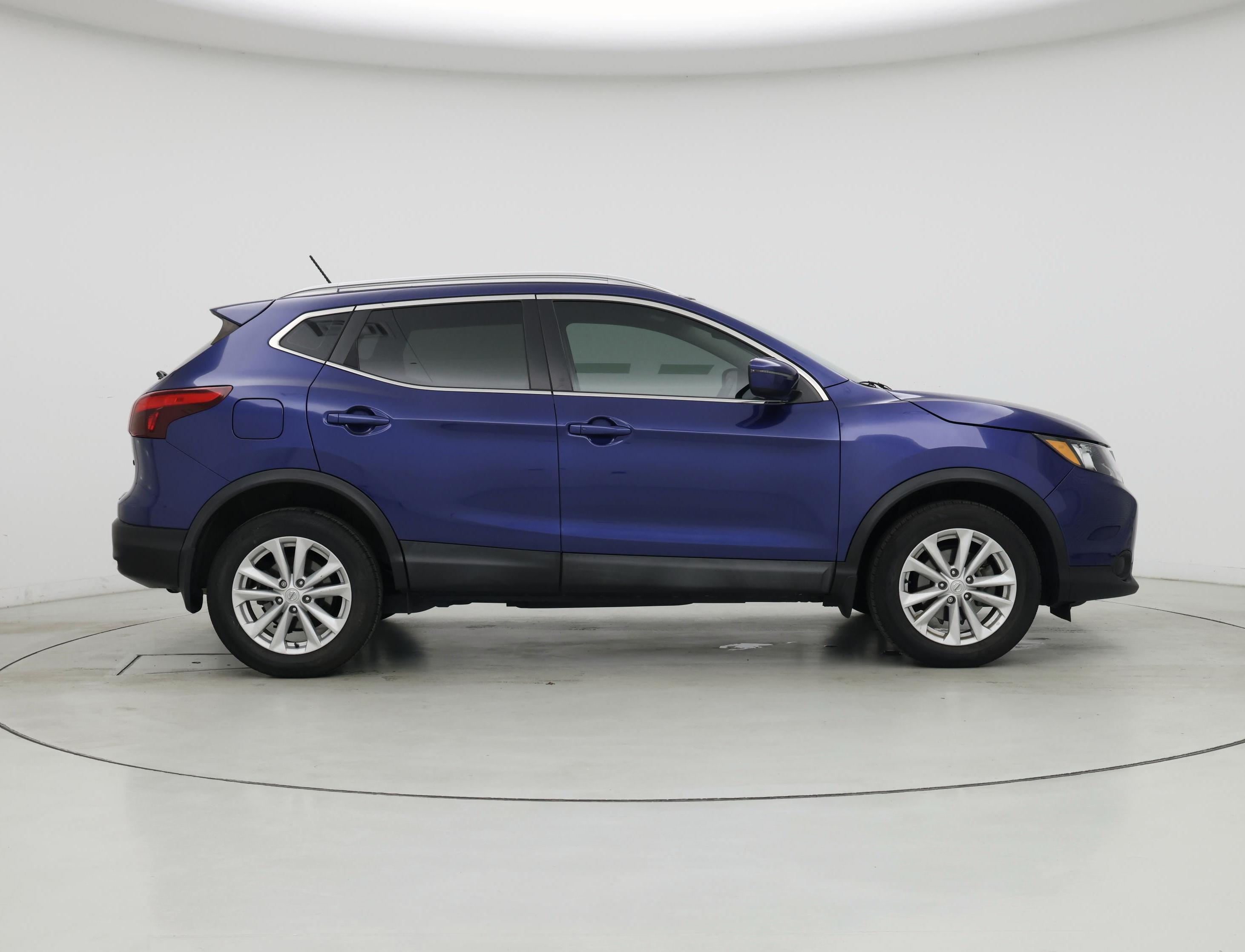 Thumbnail: 2017 Nissan Rogue Sport - 7