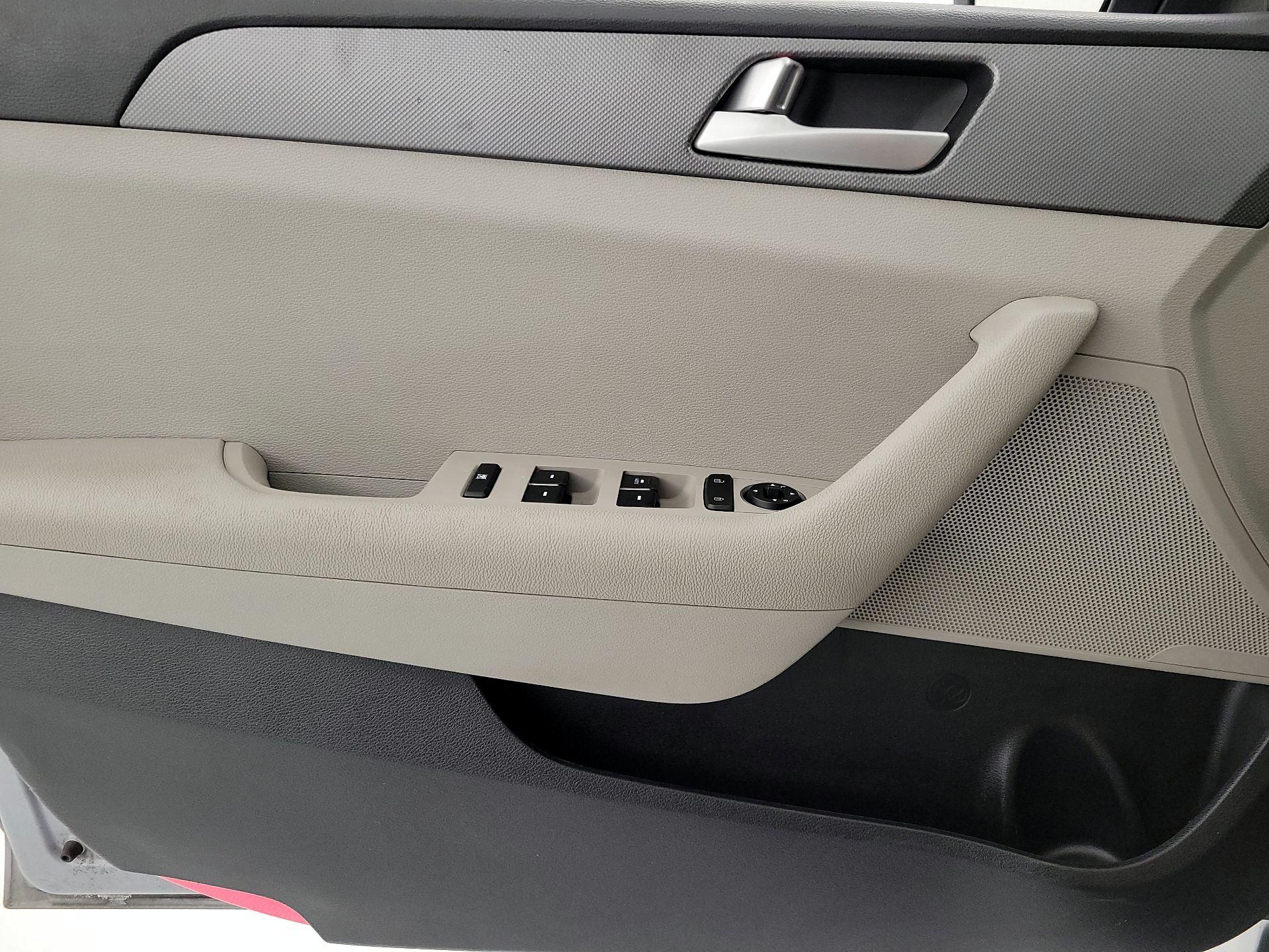 Thumbnail: 2016 Hyundai Sonata - 12