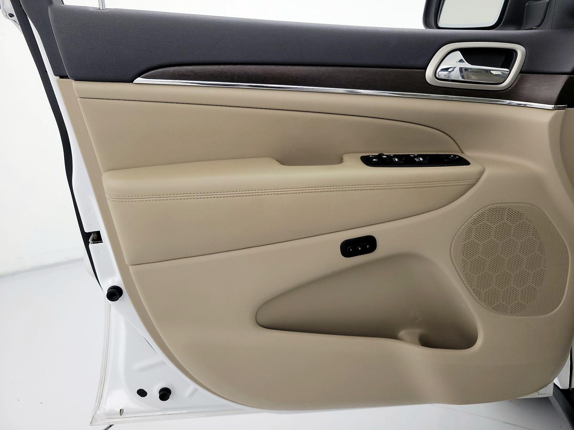 Thumbnail: 2017 Jeep Grand Cherokee - 12