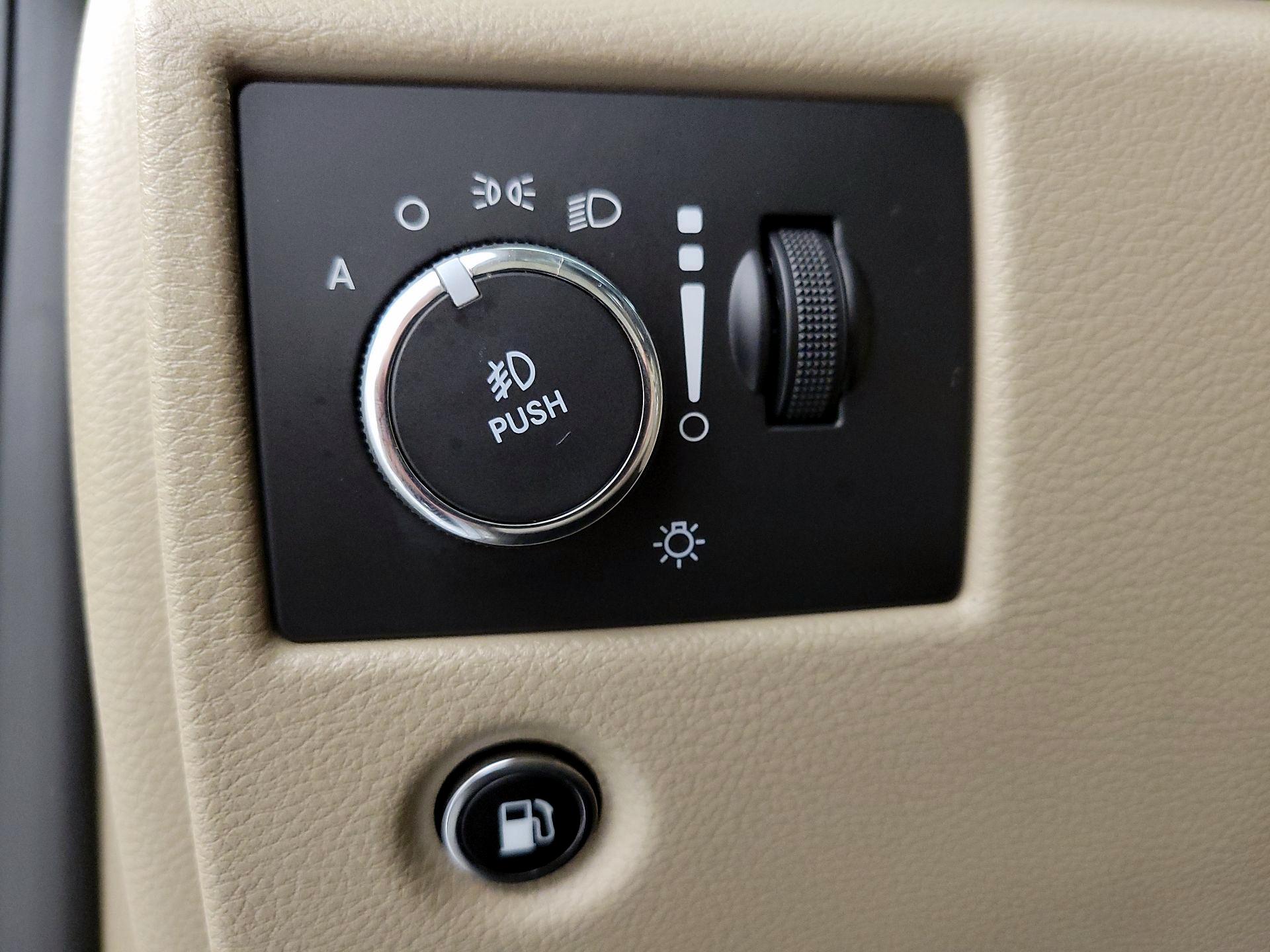 Thumbnail: 2017 Jeep Grand Cherokee - 13