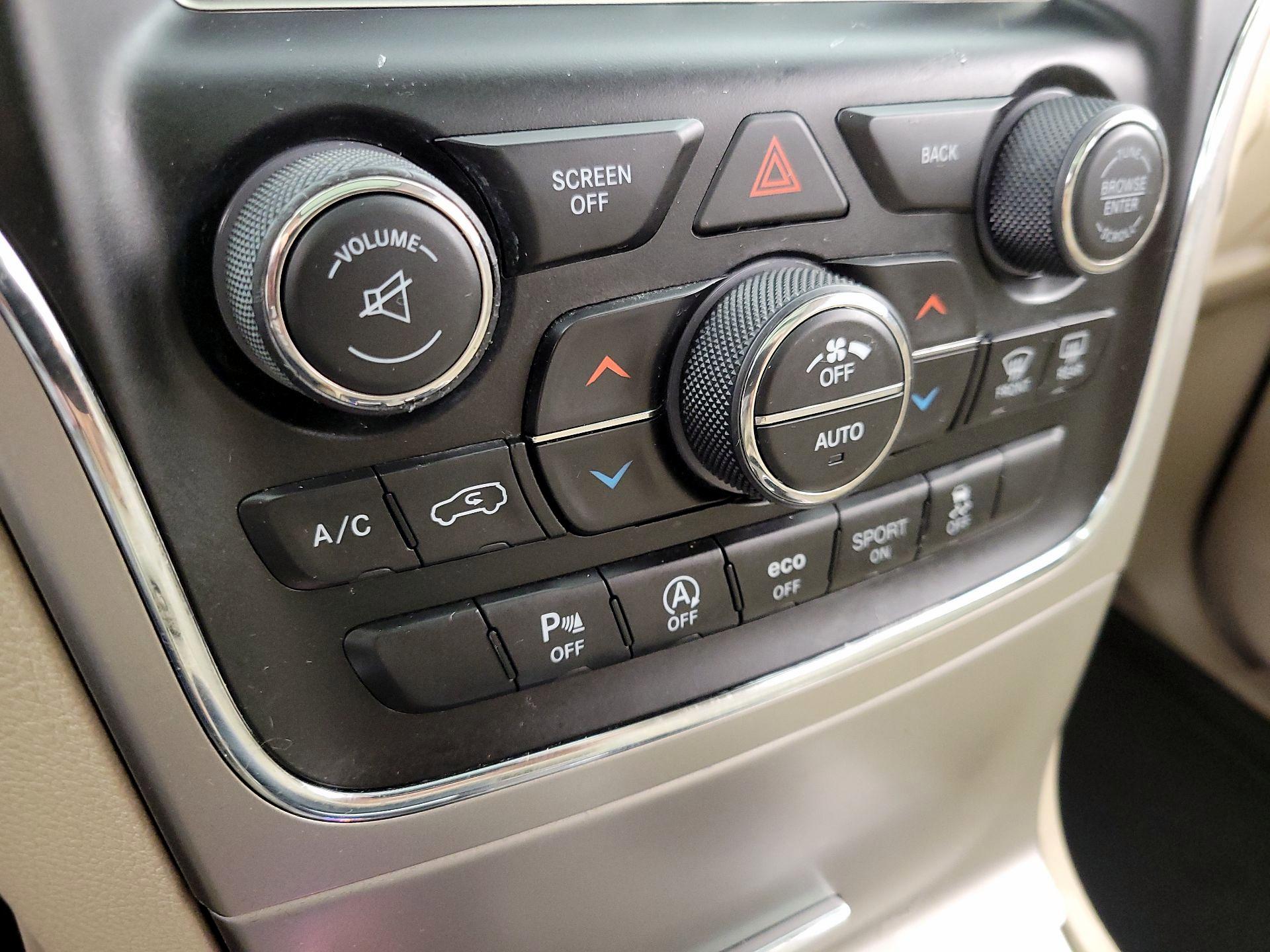 Thumbnail: 2017 Jeep Grand Cherokee - 17