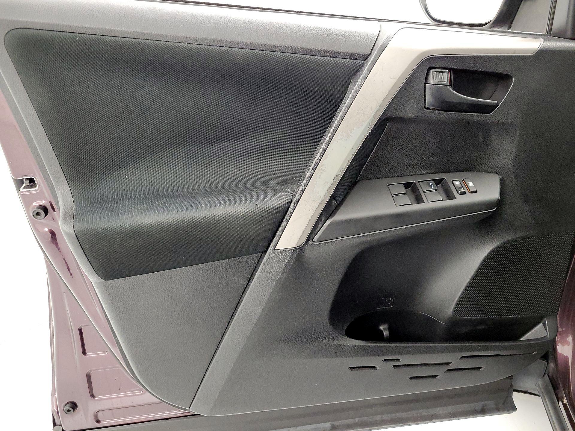 Thumbnail: 2016 Toyota RAV4 - 12