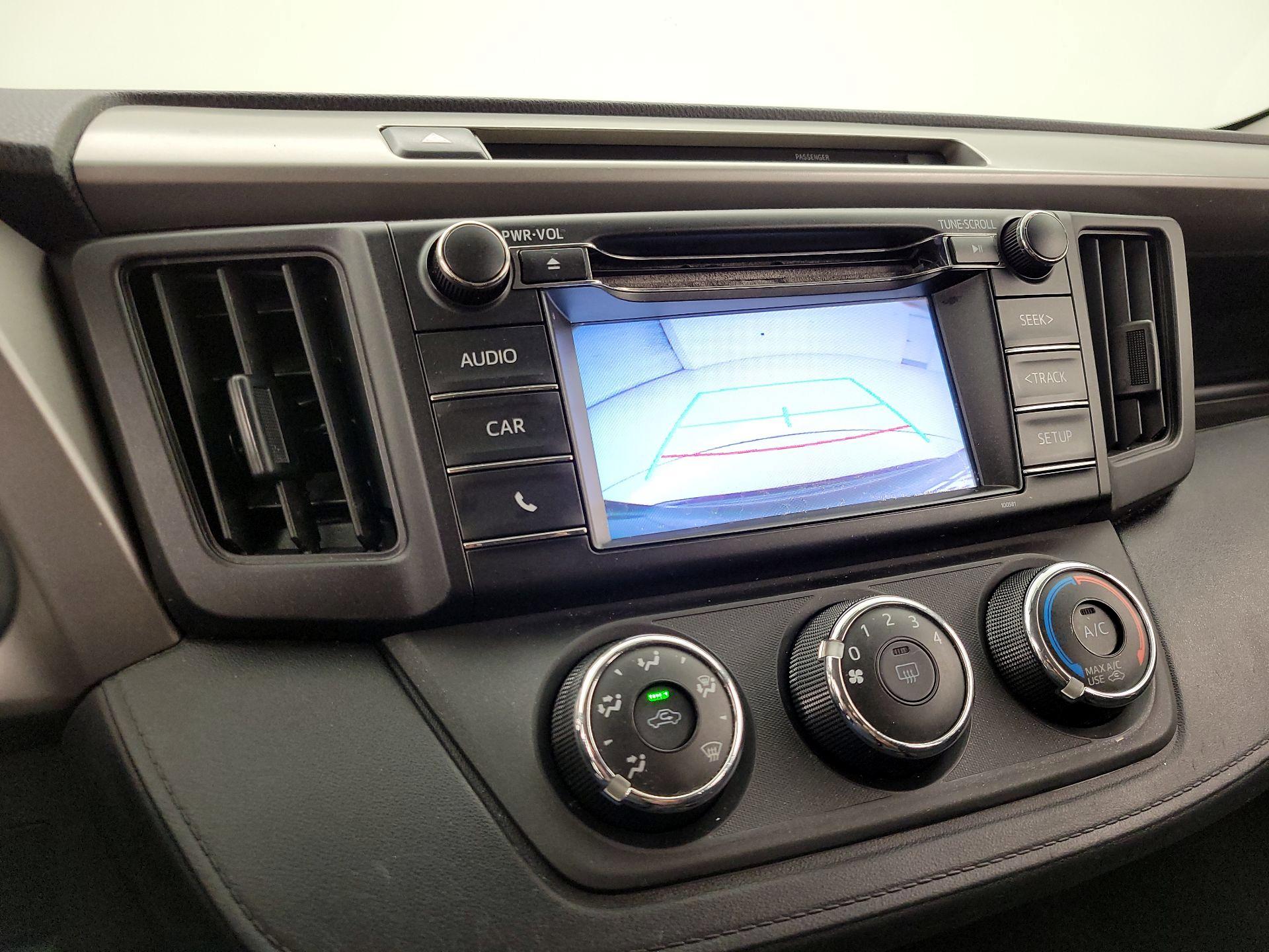 Thumbnail: 2016 Toyota RAV4 - 14