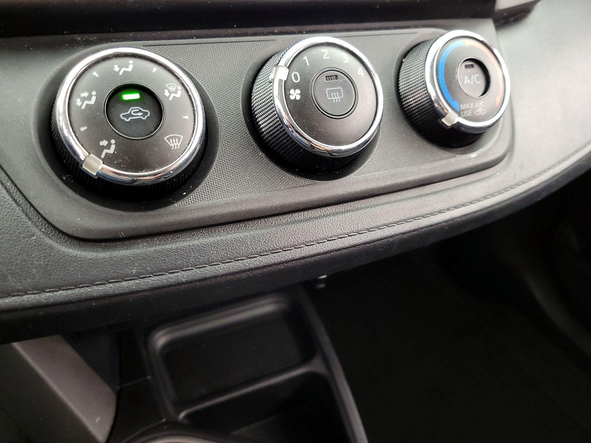 Thumbnail: 2016 Toyota RAV4 - 16