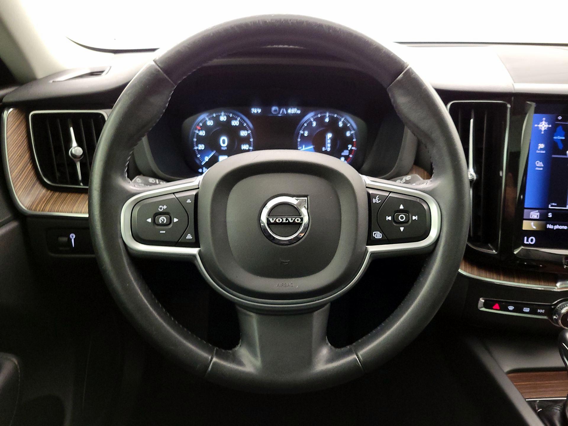 Thumbnail: 2021 Volvo XC60 - 10
