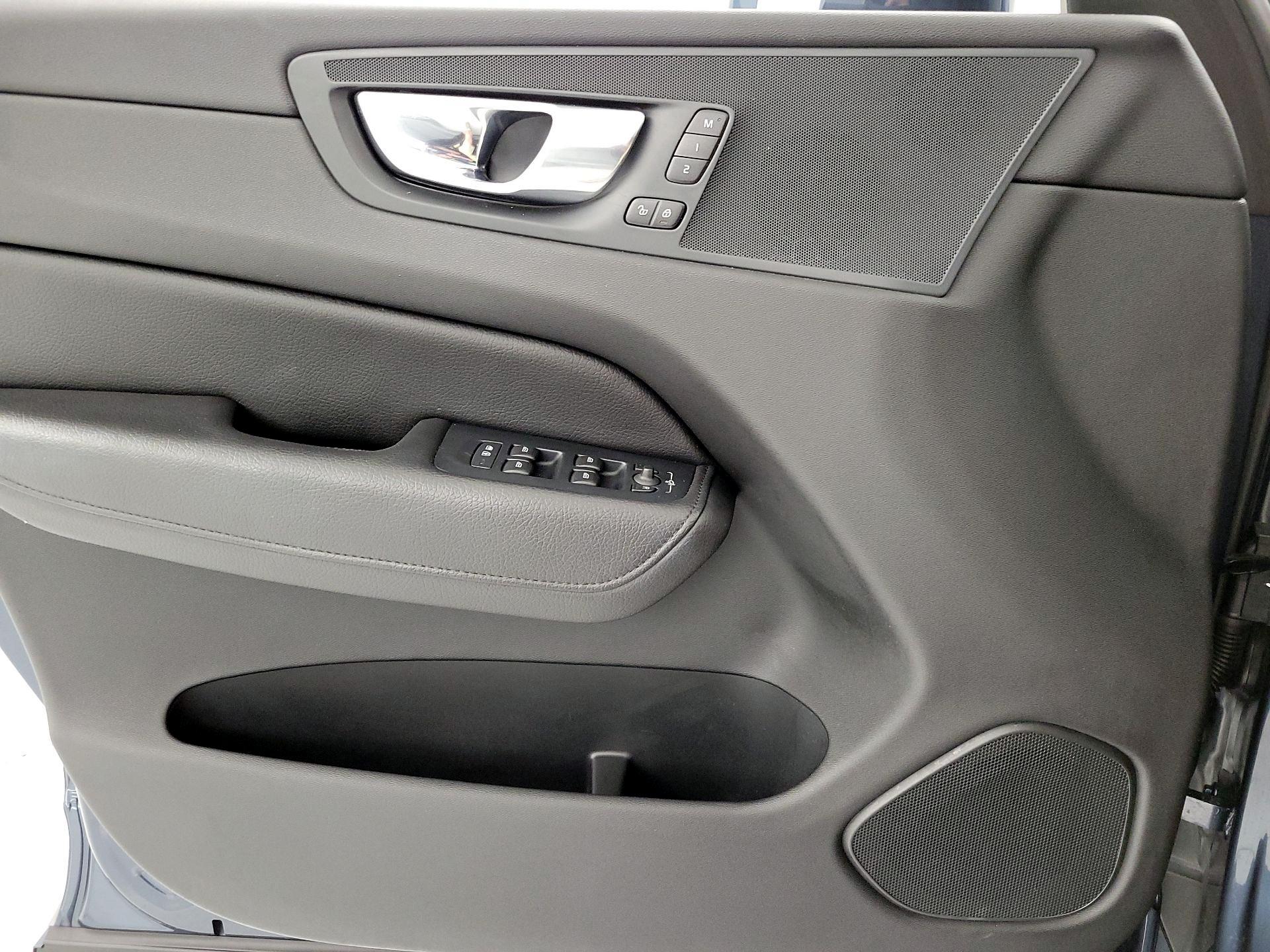 Thumbnail: 2021 Volvo XC60 - 12