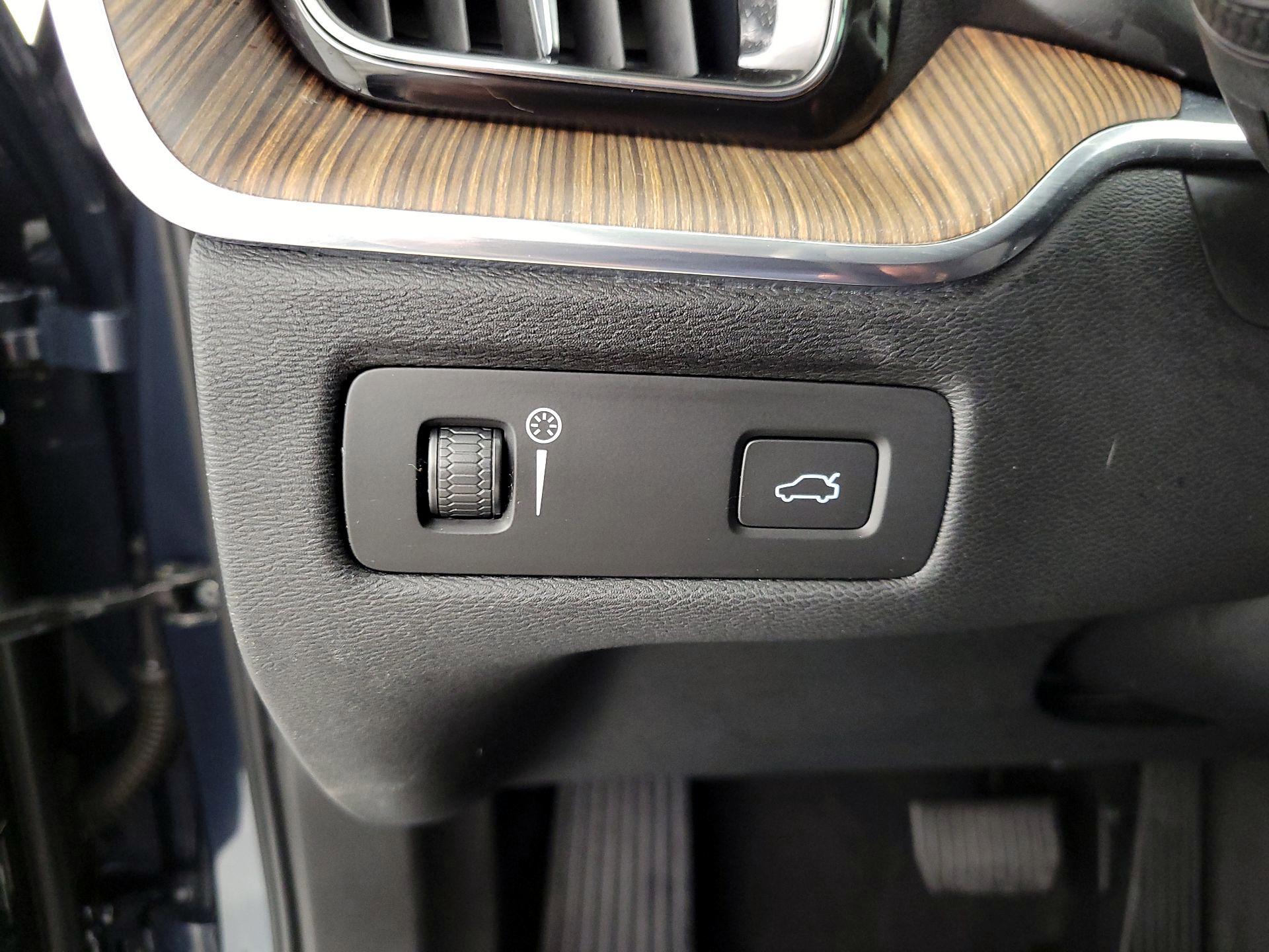 Thumbnail: 2021 Volvo XC60 - 13