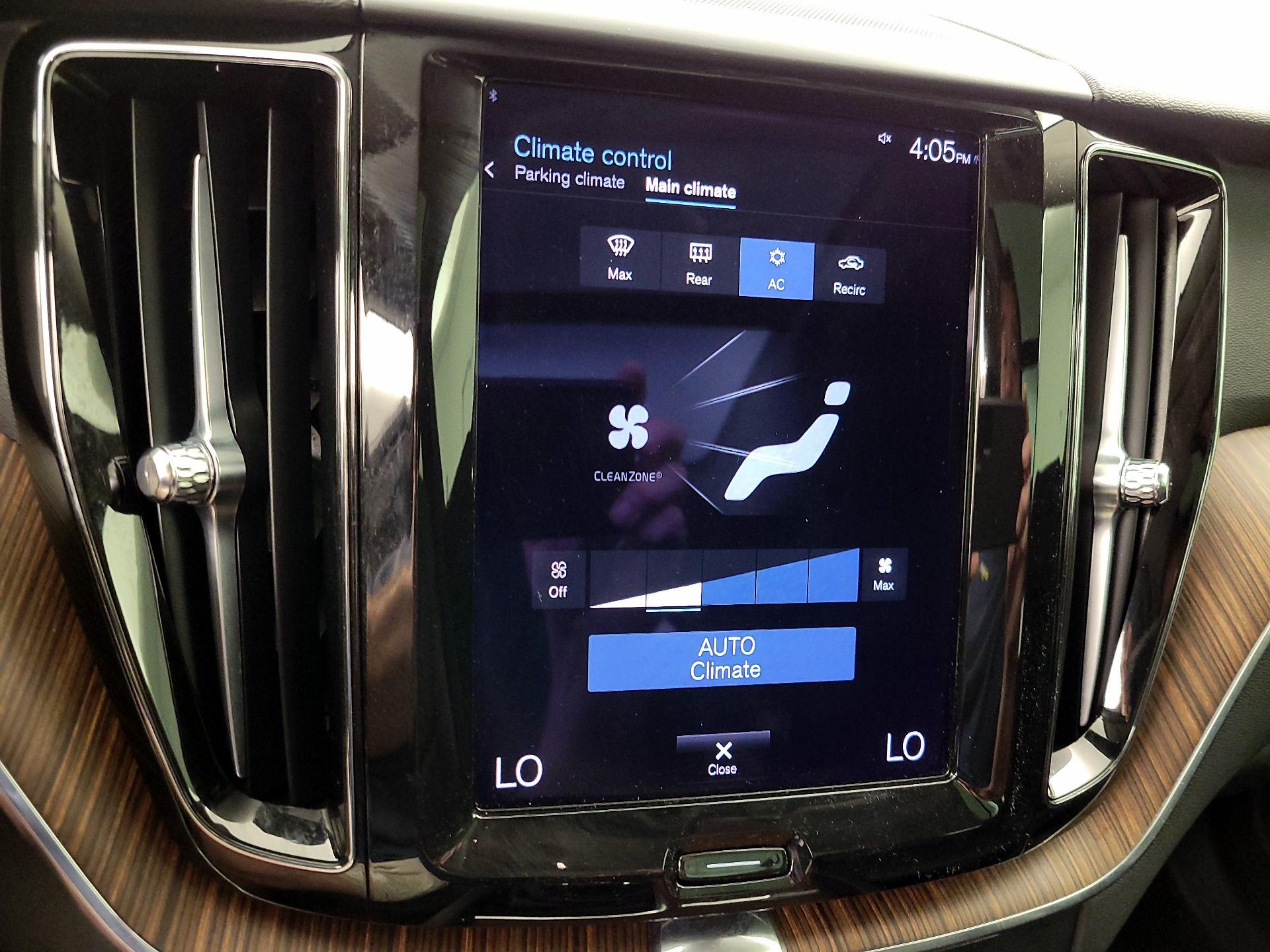 Thumbnail: 2021 Volvo XC60 - 17